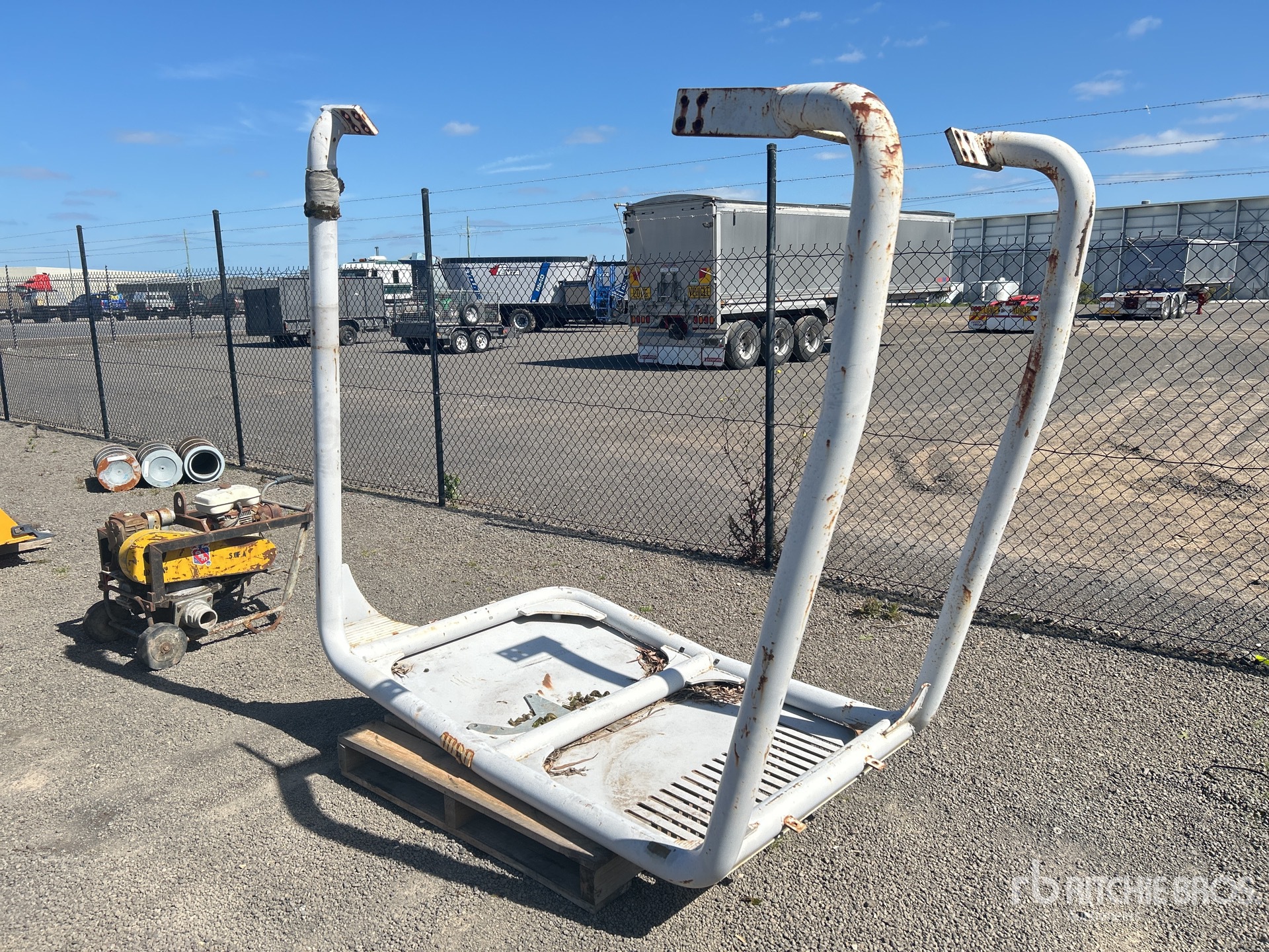 General Appearance with Picture, Right Front Corner