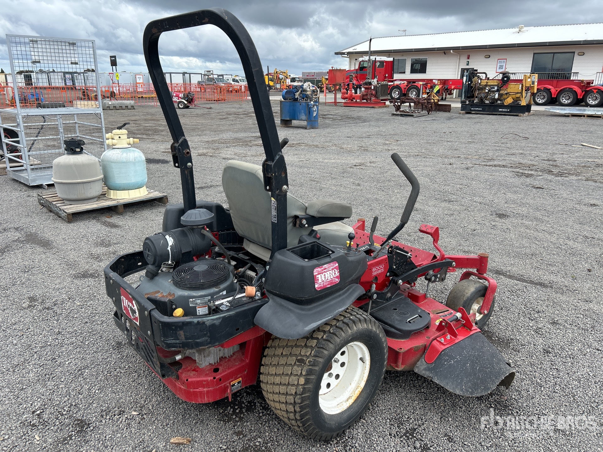 Aspect général with Image, coin arrière droit