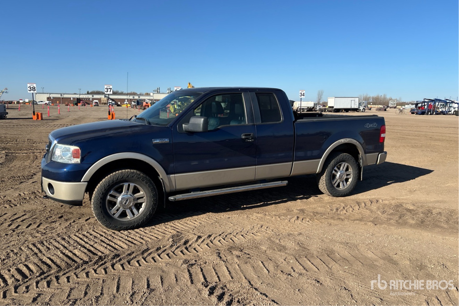 General Appearance with Foto, angolo anteriore sinistro