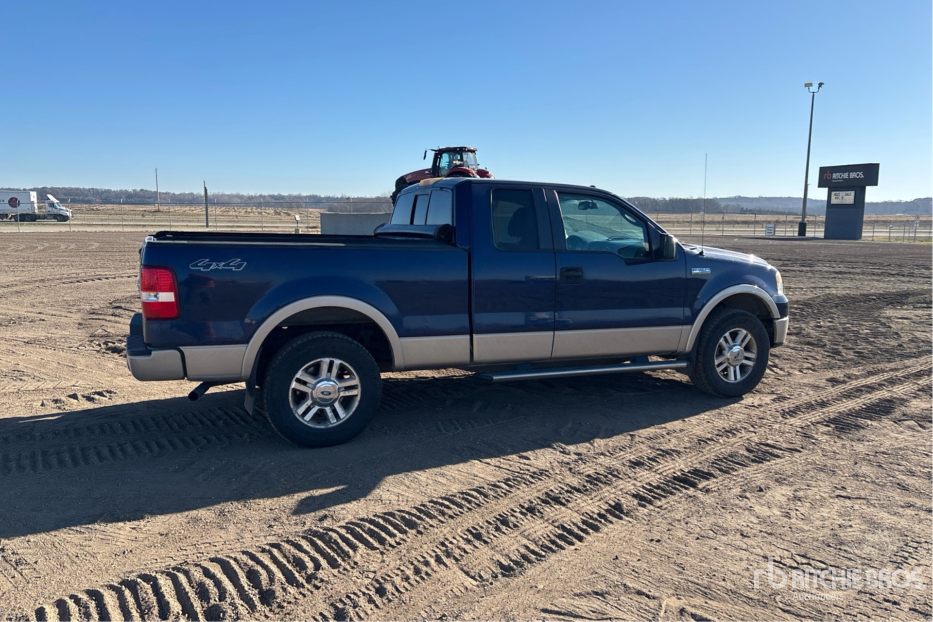 General Appearance with Foto, angolo anteriore sinistro