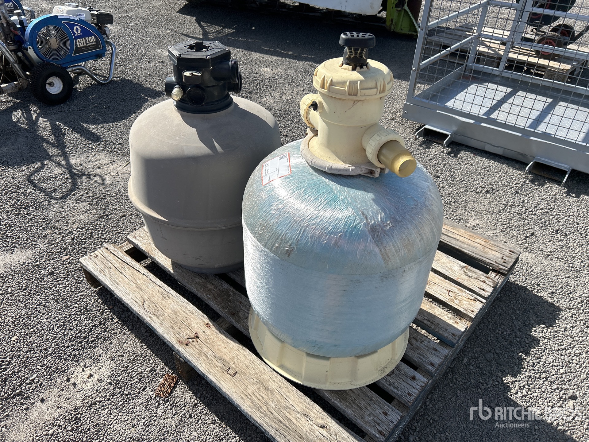 General Appearance with Picture, Right Front Corner