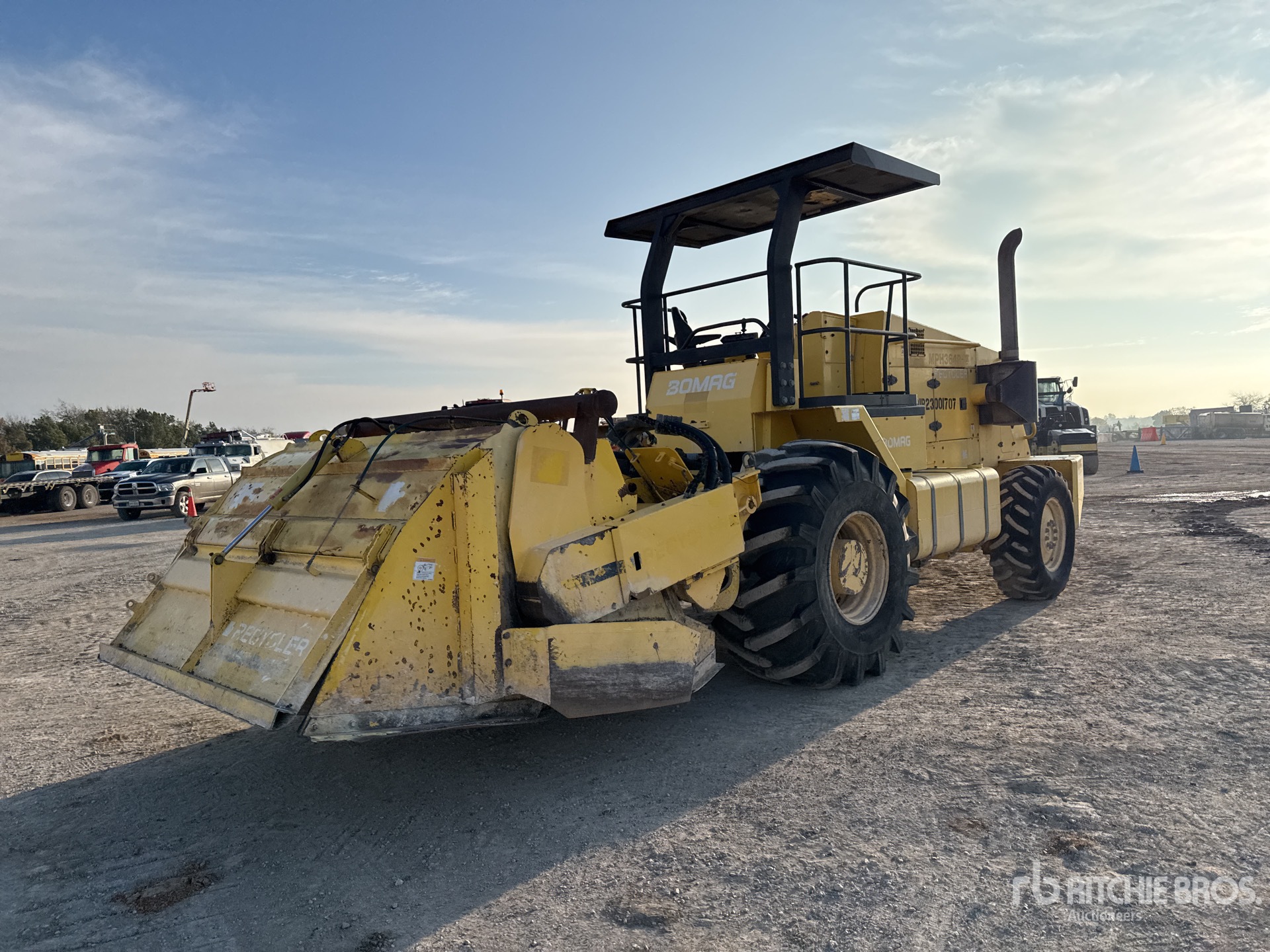 General Appearance with Foto, angolo anteriore sinistro