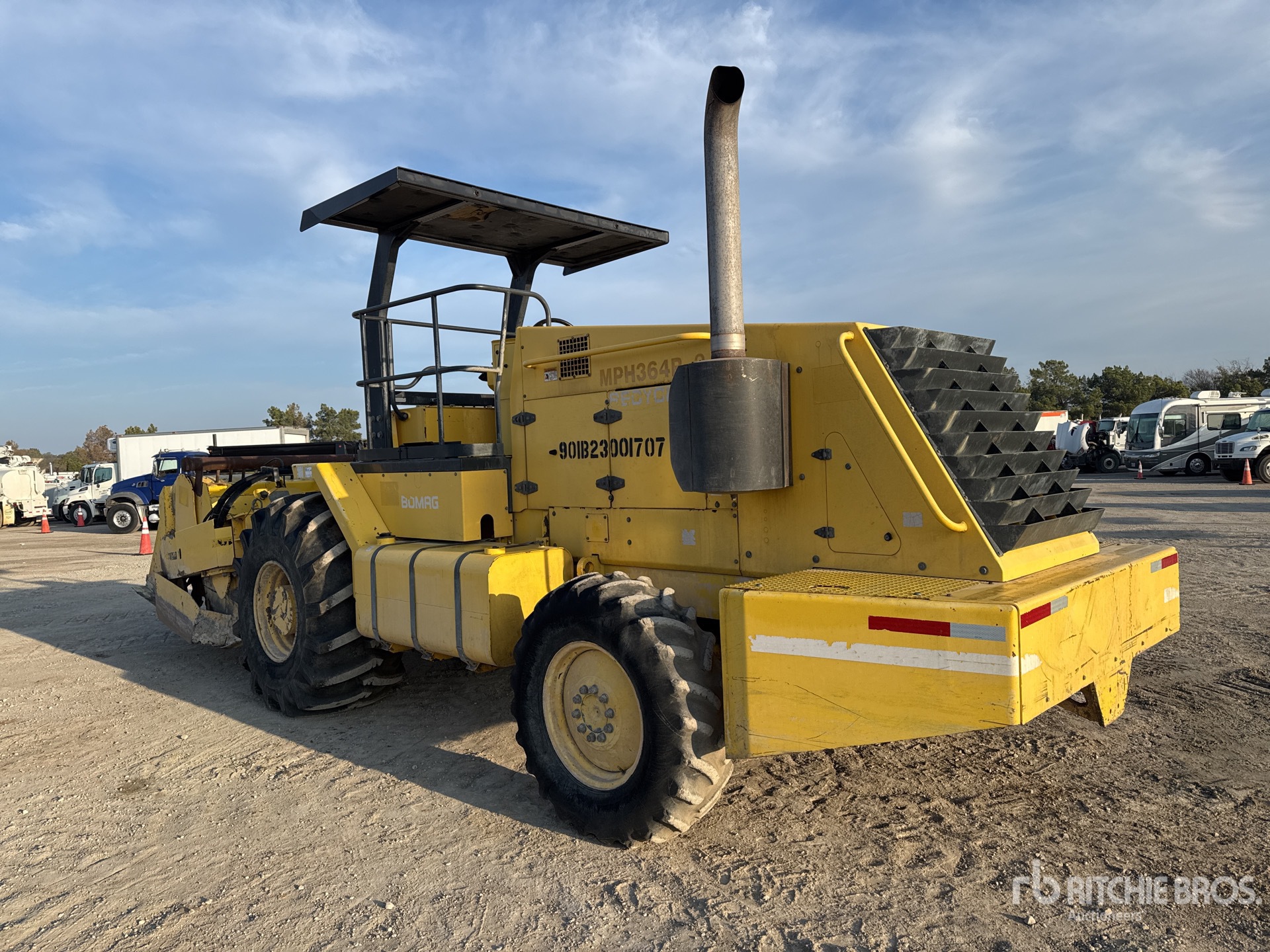 General Appearance with Foto, angolo anteriore destro