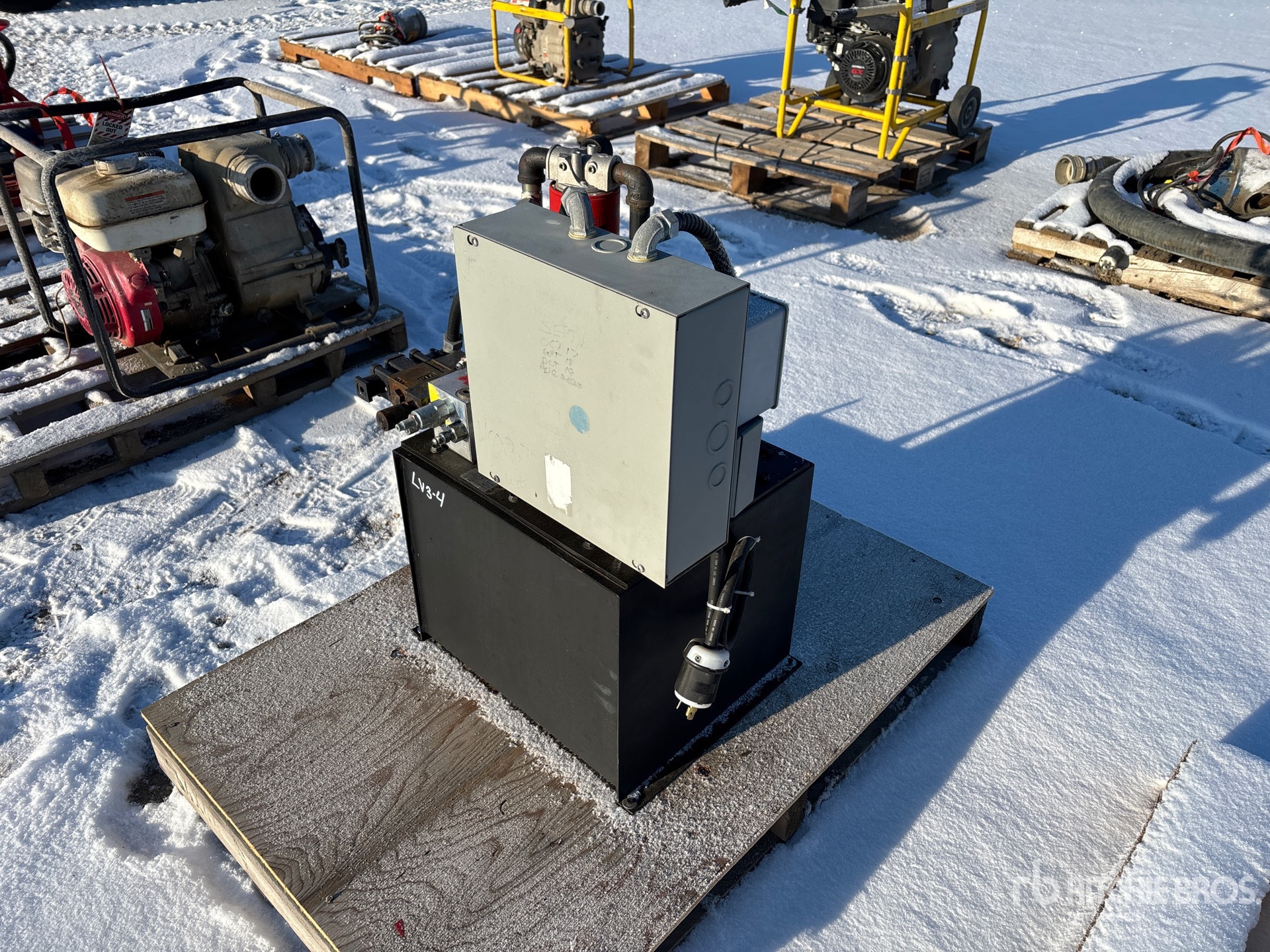 General Appearance with Picture, Left Rear Corner