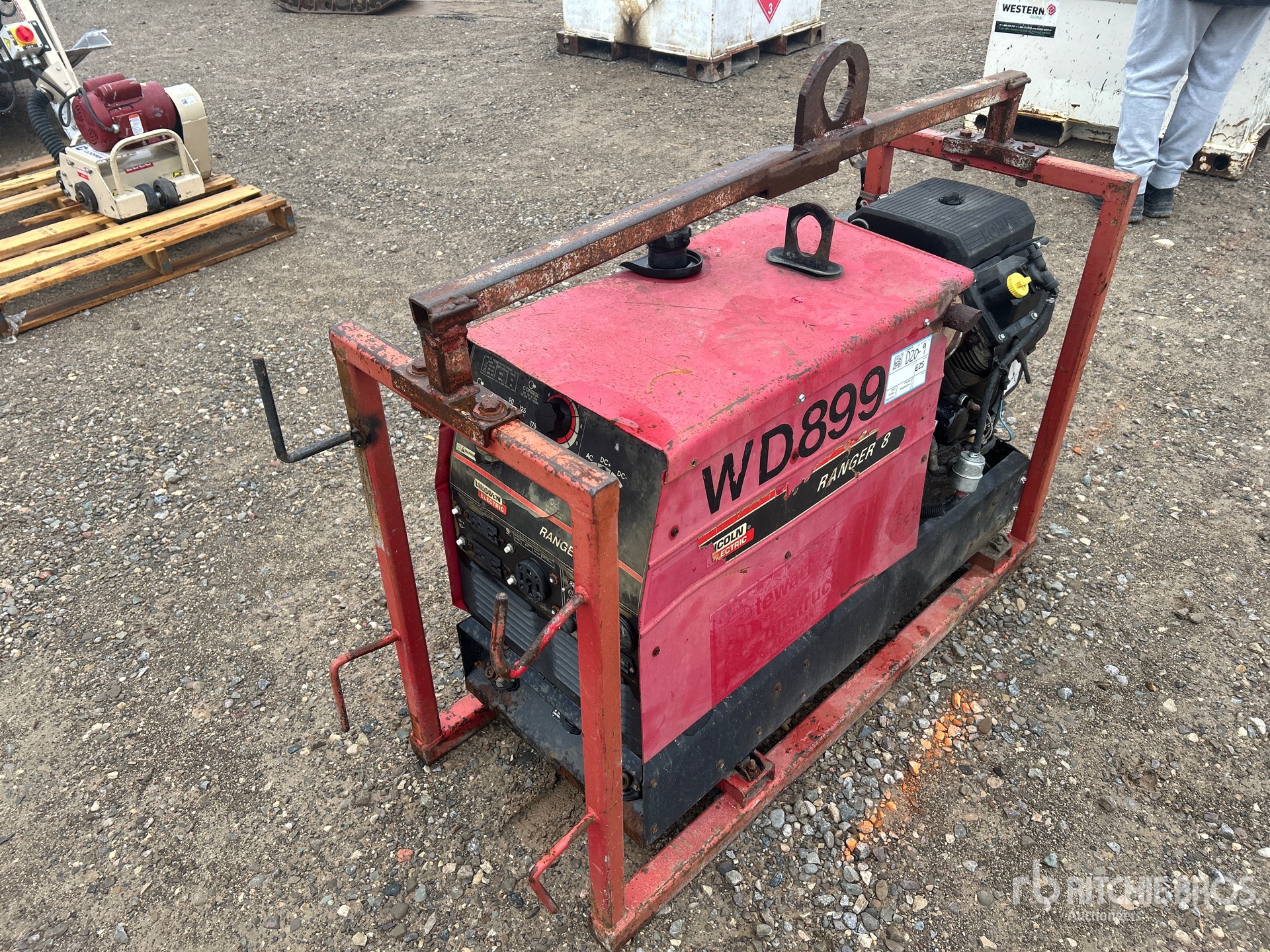 General Appearance with Bild, Ecke vorne links