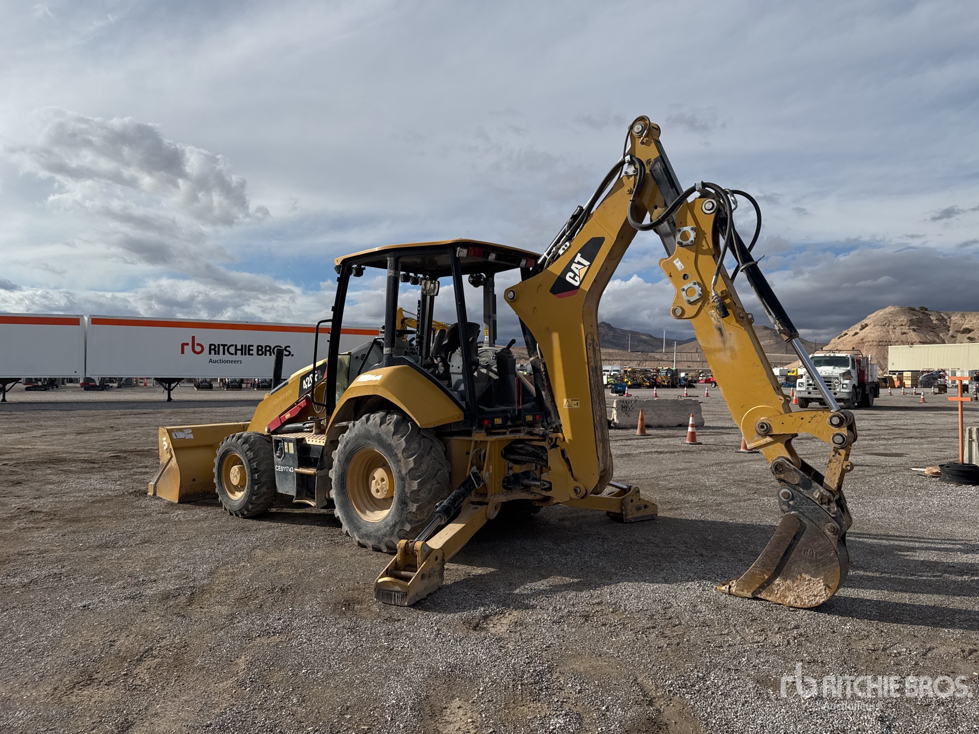 General Appearance with Foto, angolo posteriore sinistro