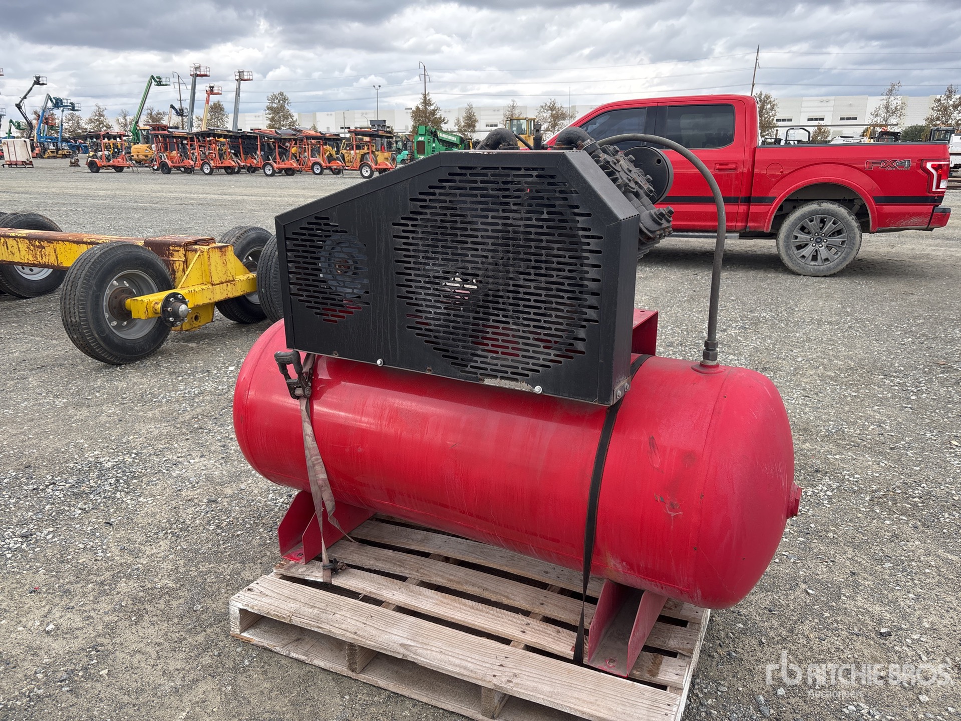 General Appearance with Foto, angolo anteriore sinistro