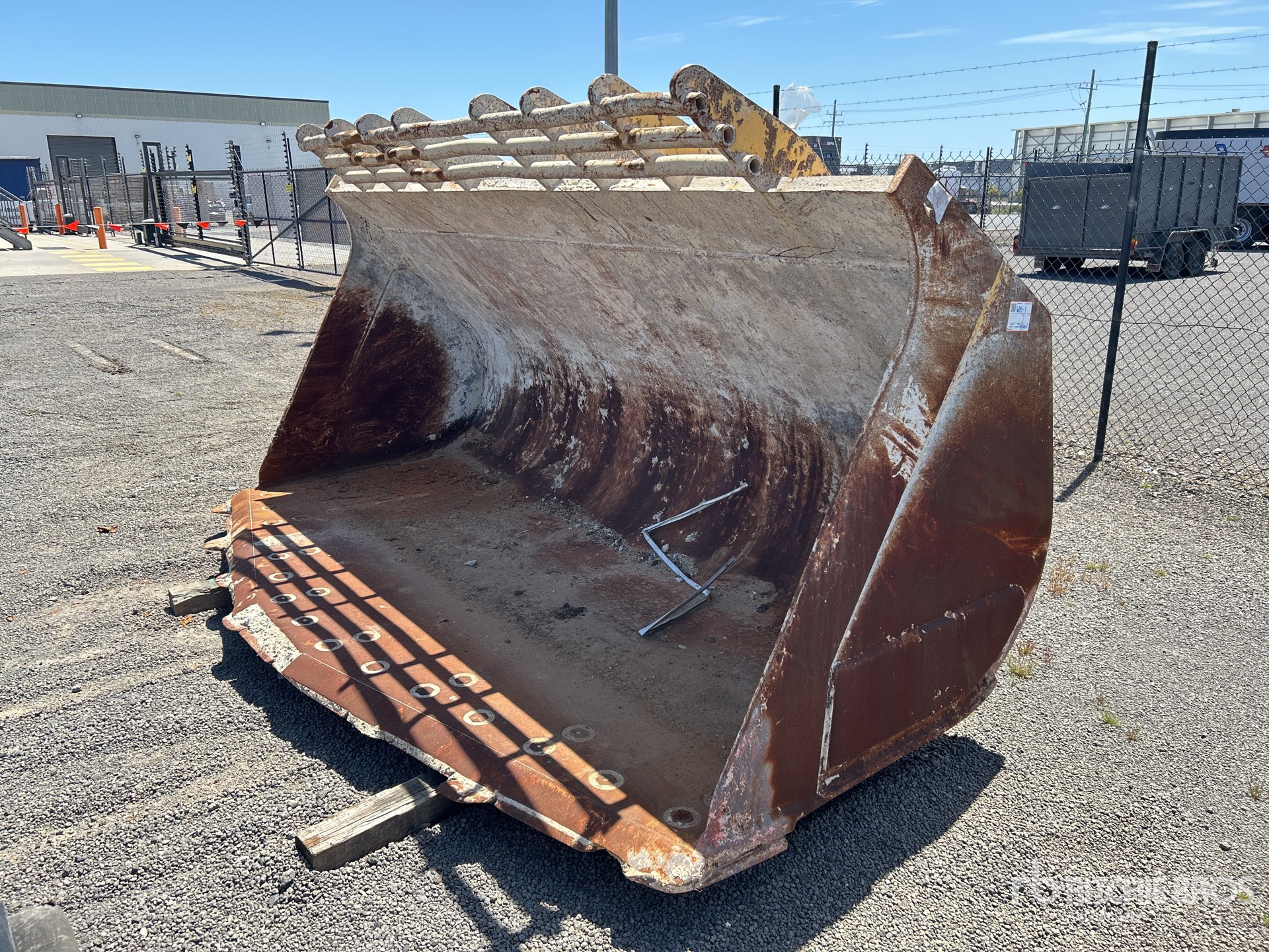 General Appearance with Bild, Ecke vorne links