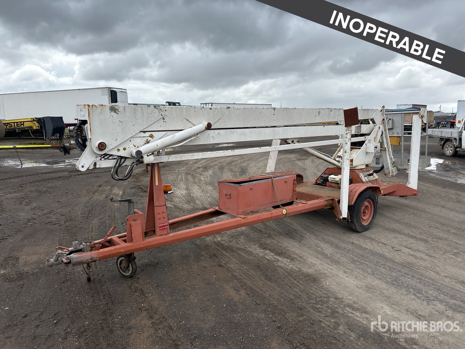 General Appearance with Bild, Ecke vorne links