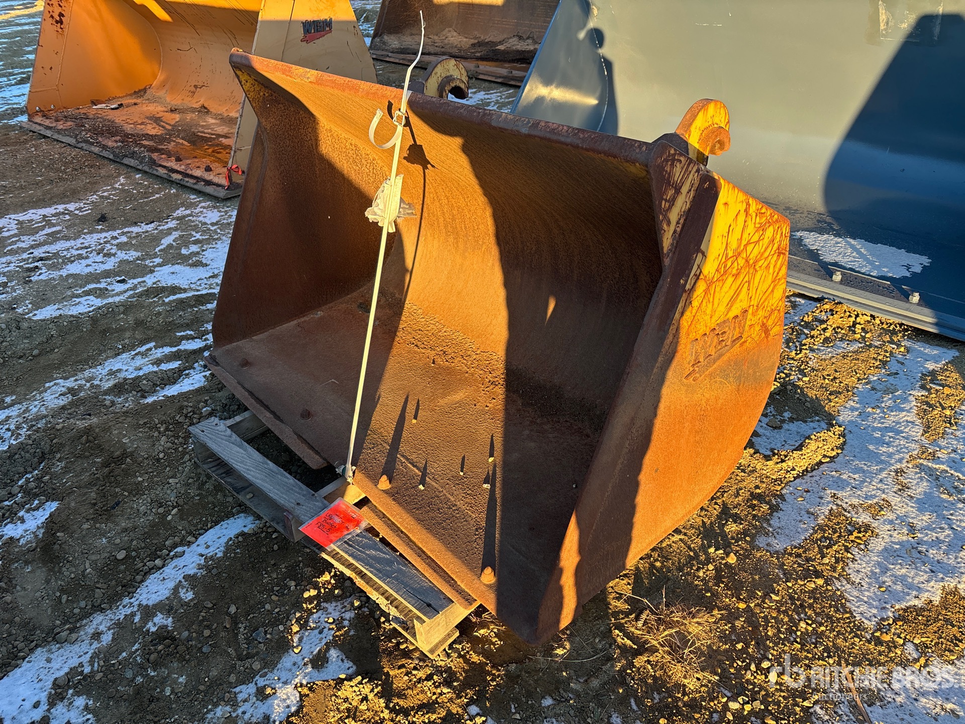 General Appearance with Bild, Ecke vorne links