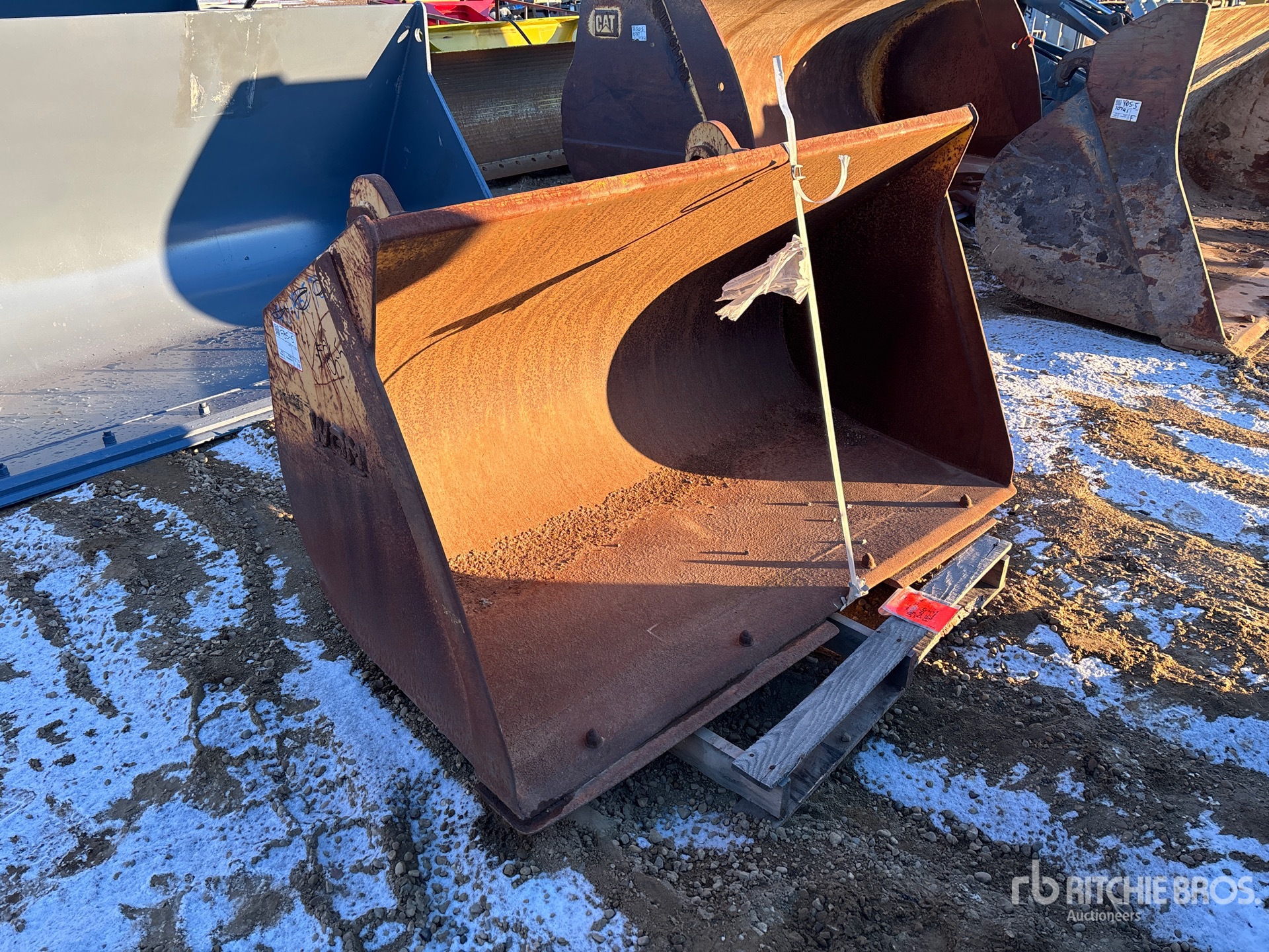 General Appearance with Bild, Ecke vorne rechts