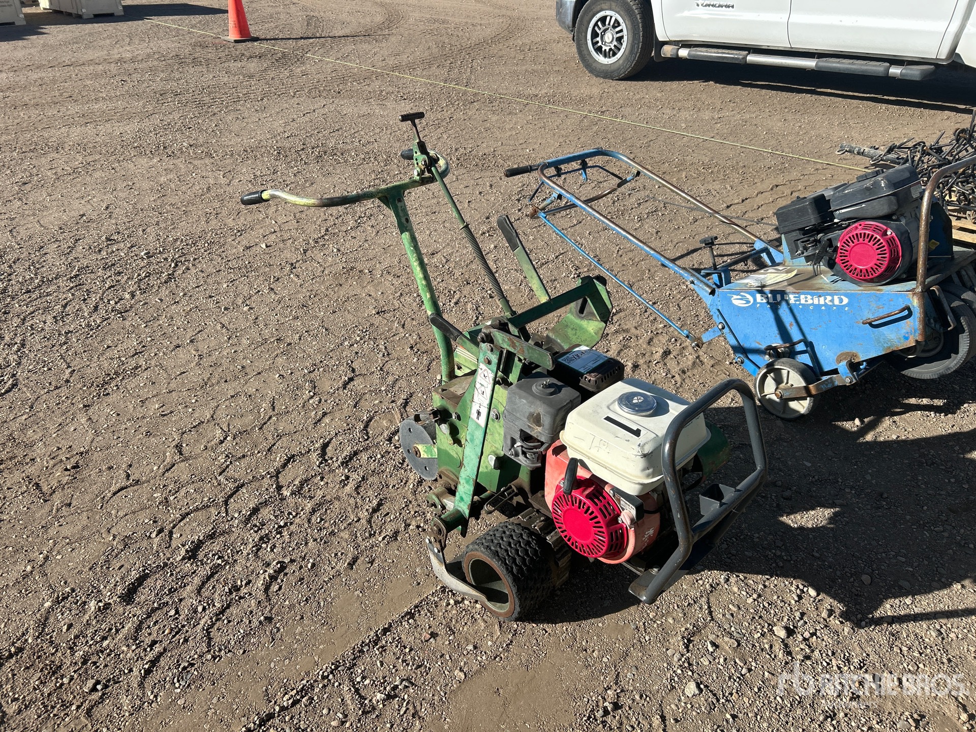 General Appearance with Bild, Ecke vorne rechts