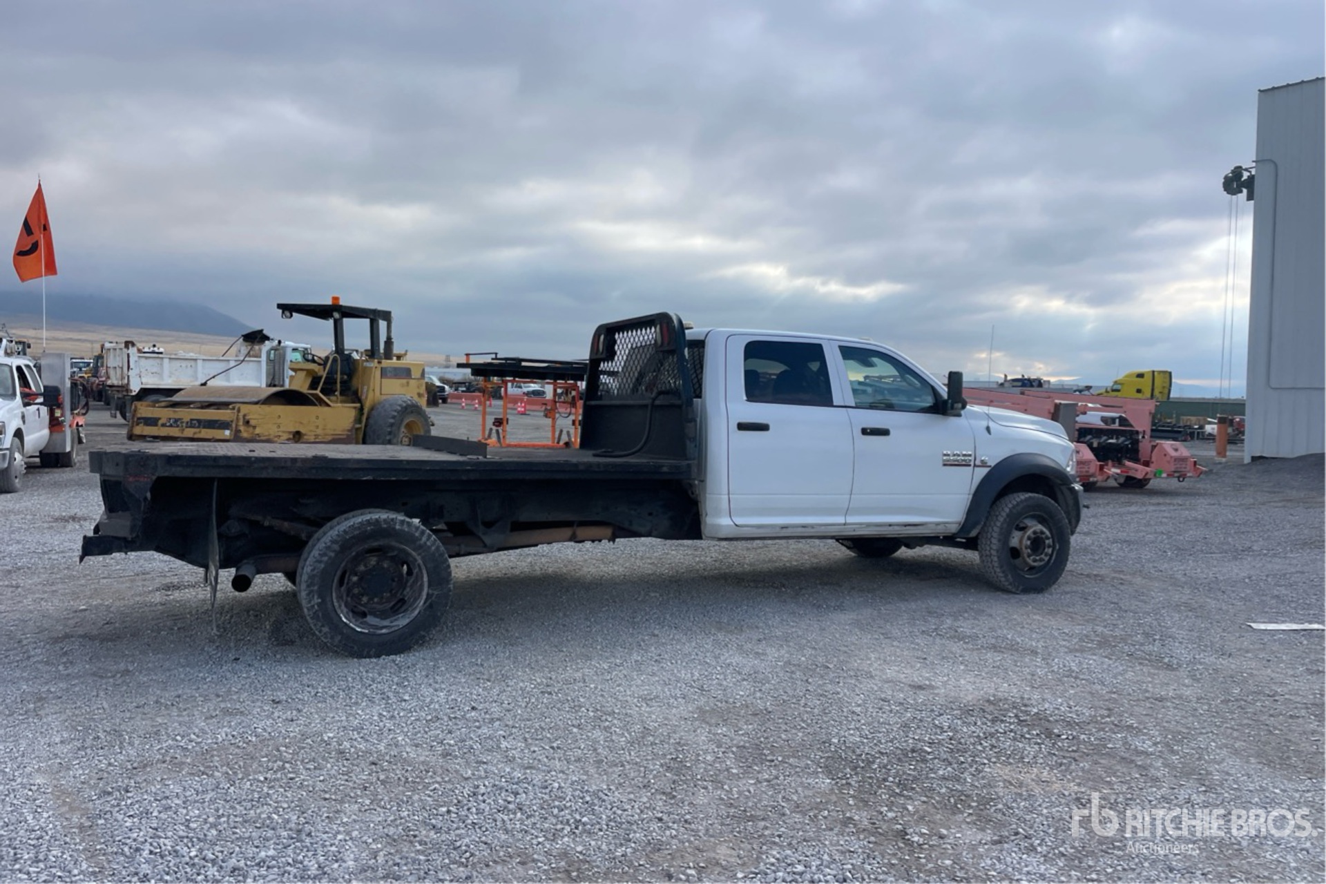 General Appearance with Foto, angolo anteriore sinistro