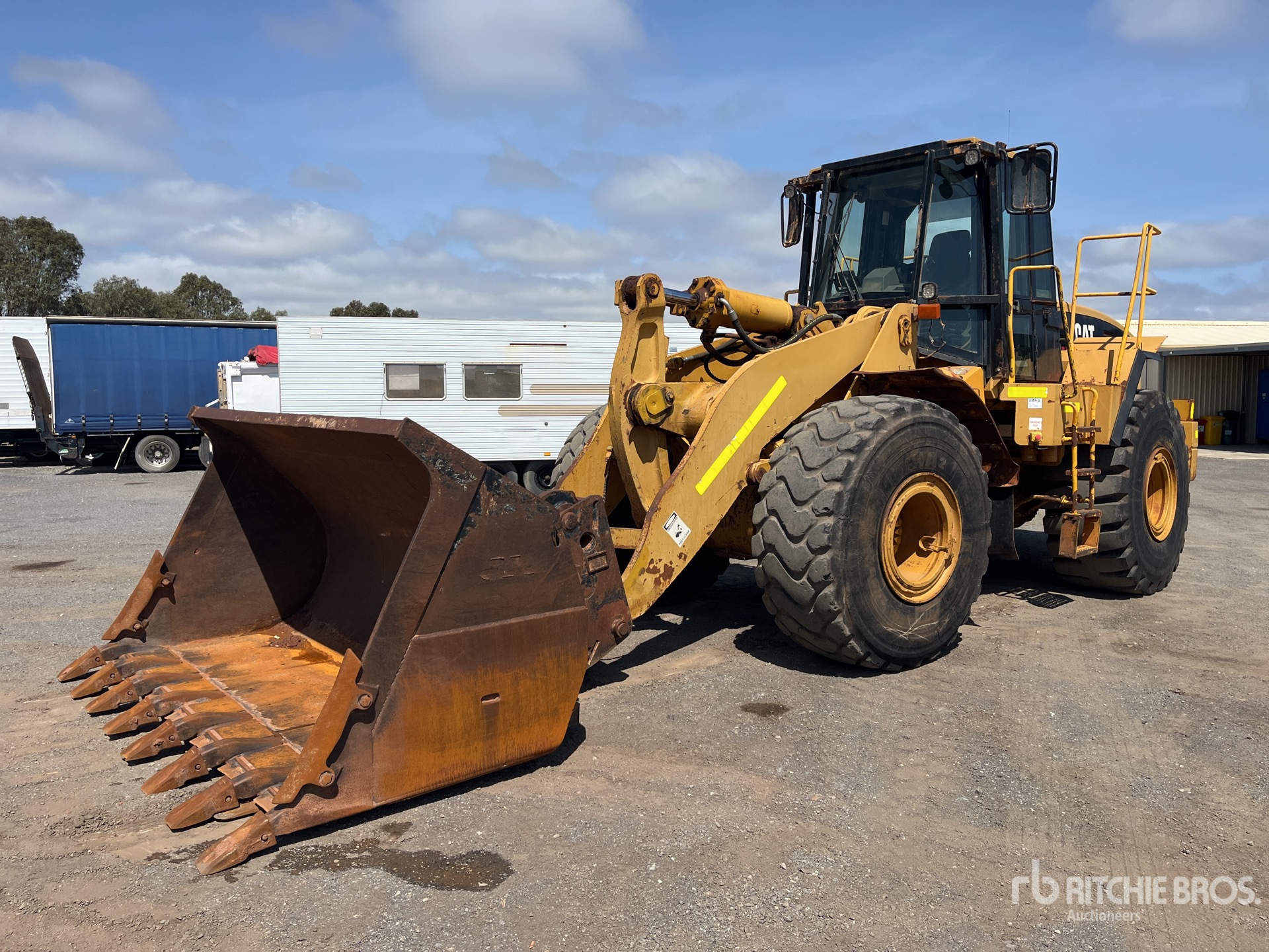 General Appearance with Picture, Left Front Corner