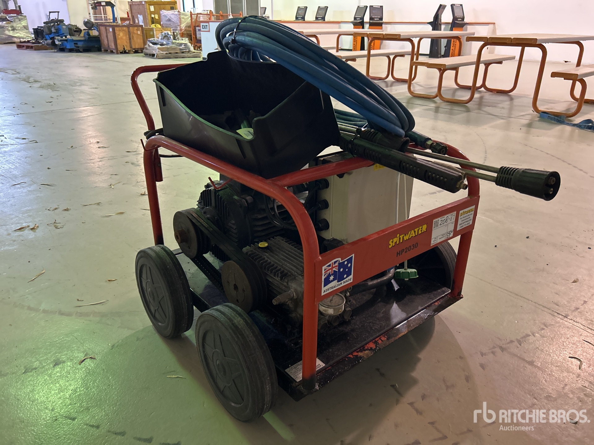 General Appearance with Bild, Ecke vorne rechts