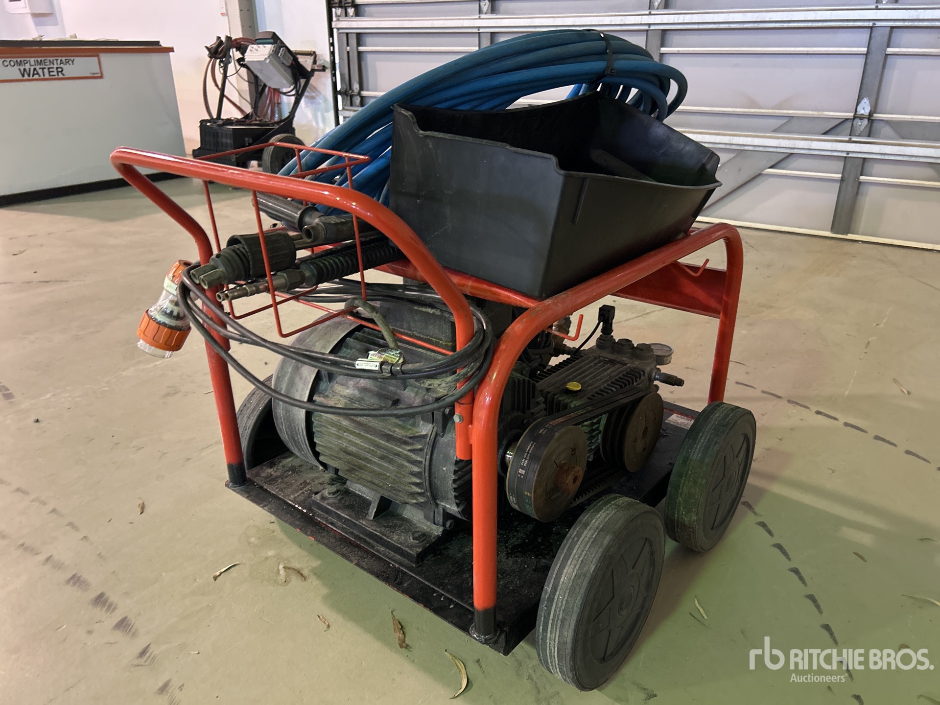 General Appearance with Bild, Ecke hinten rechts