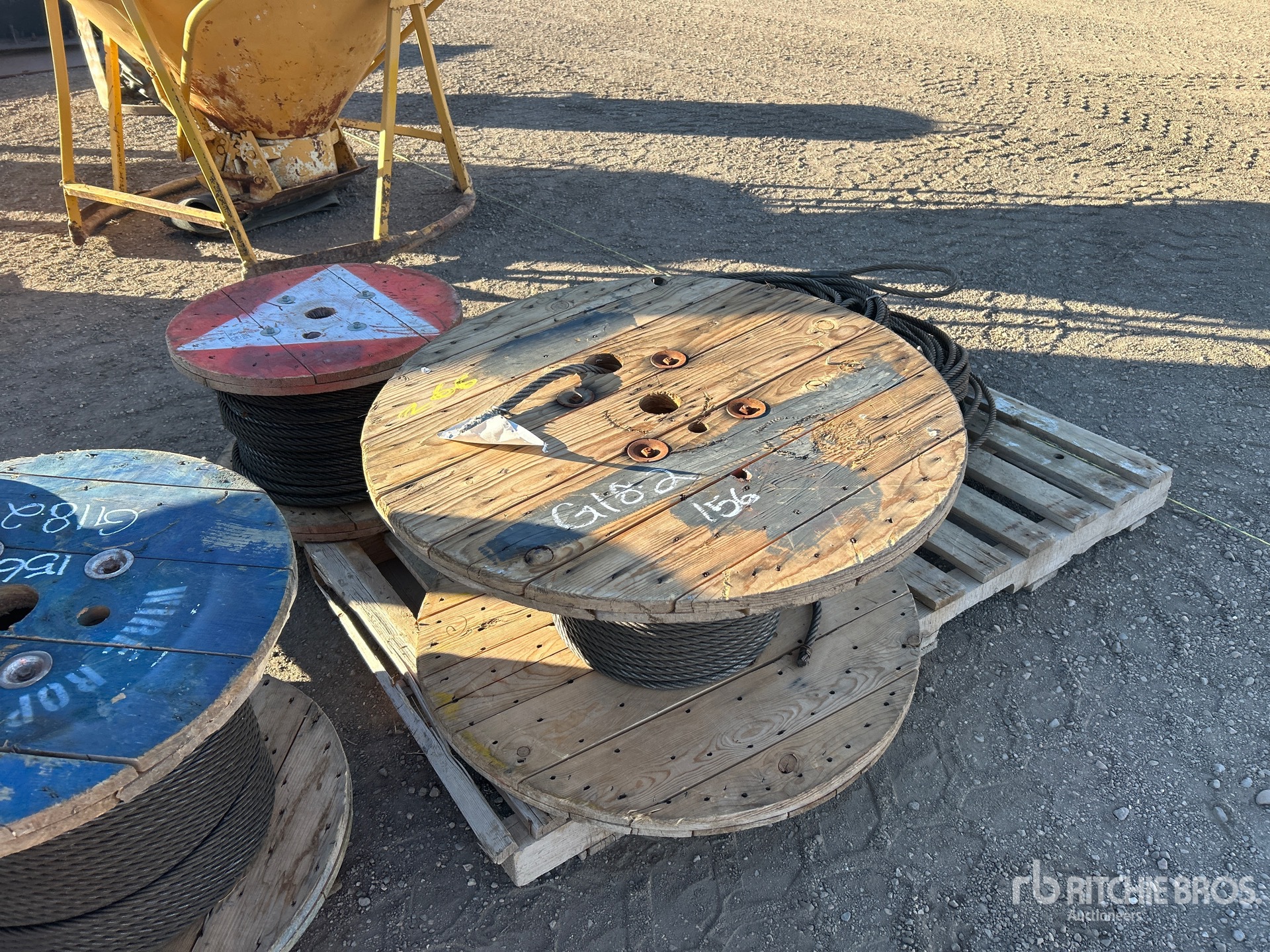 General Appearance with Foto, angolo anteriore sinistro