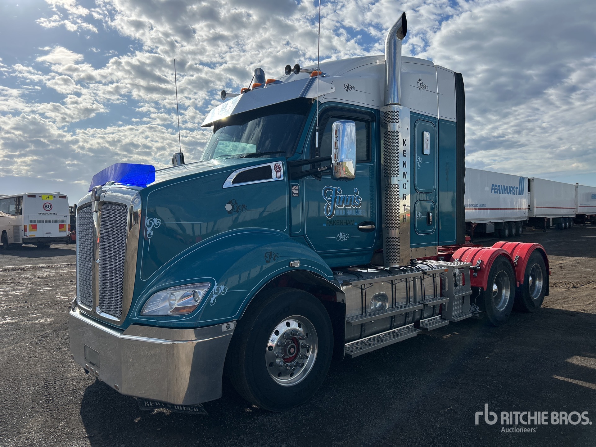 Aspect général with Image, coin avant droit