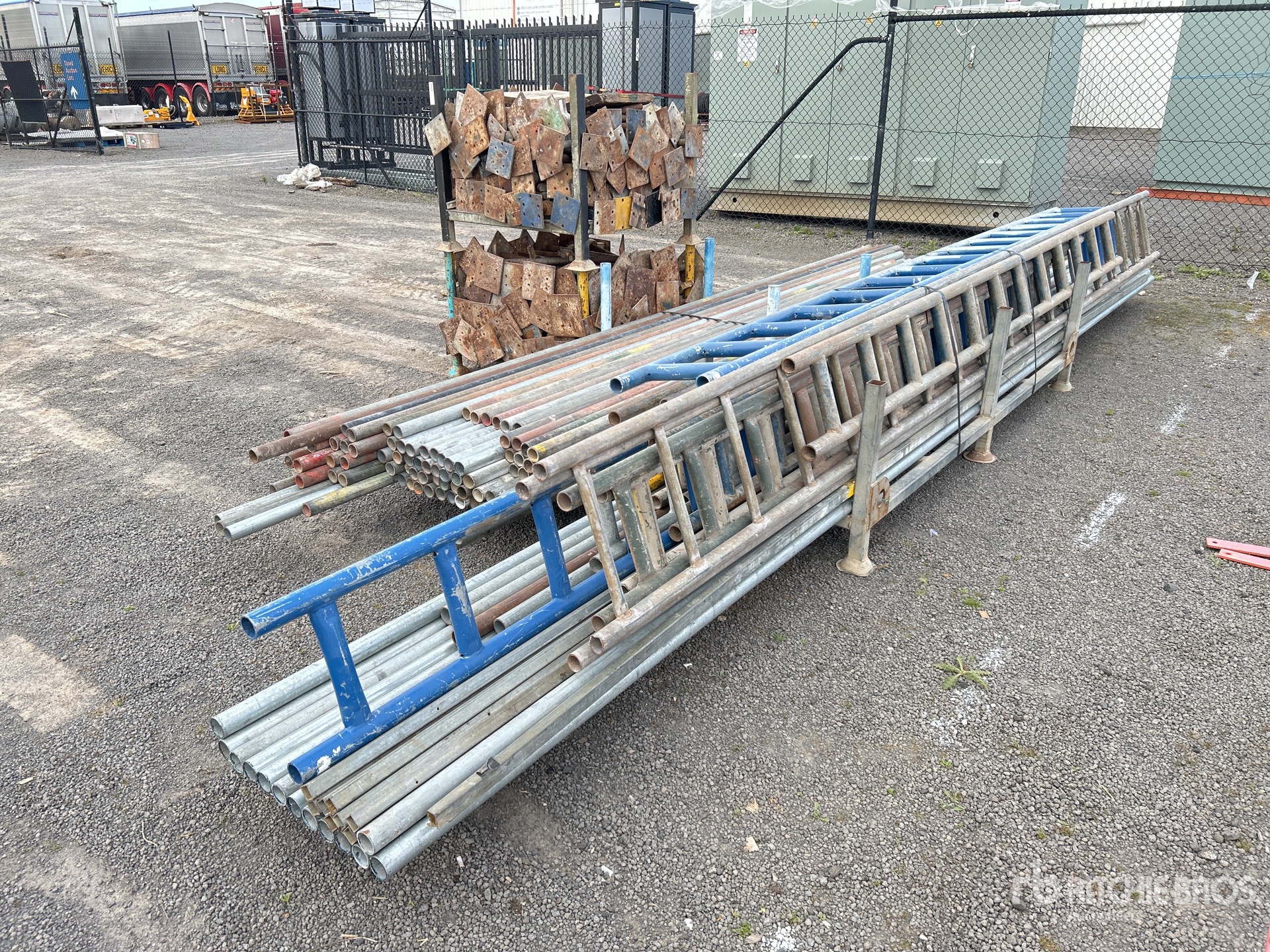 General Appearance with Bild, Ecke vorne links