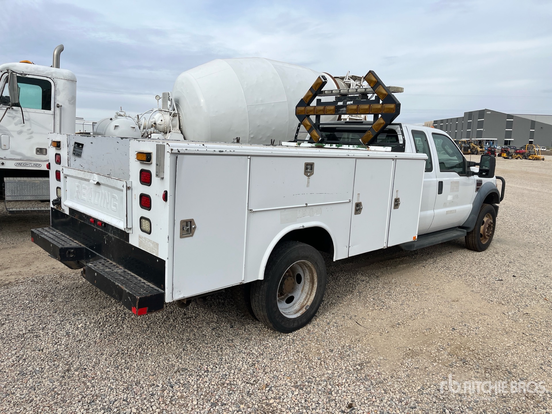 Aspect général with Image, coin arrière droit