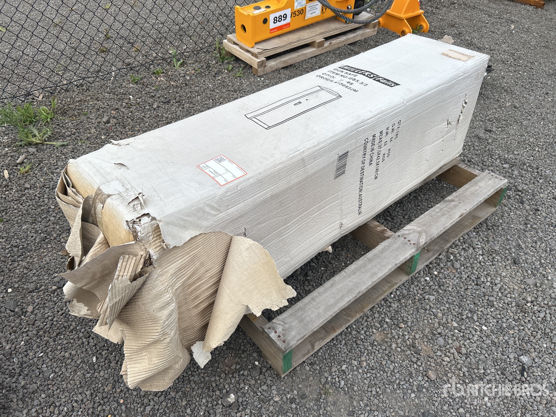 General Appearance with Picture, Left Front Corner