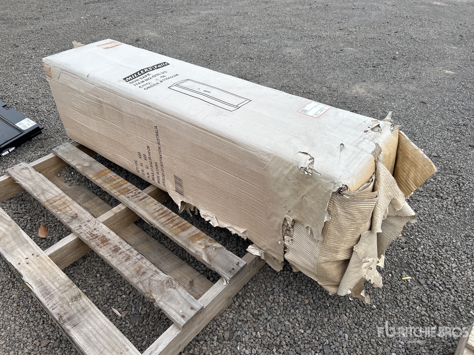 General Appearance with Picture, Right Front Corner