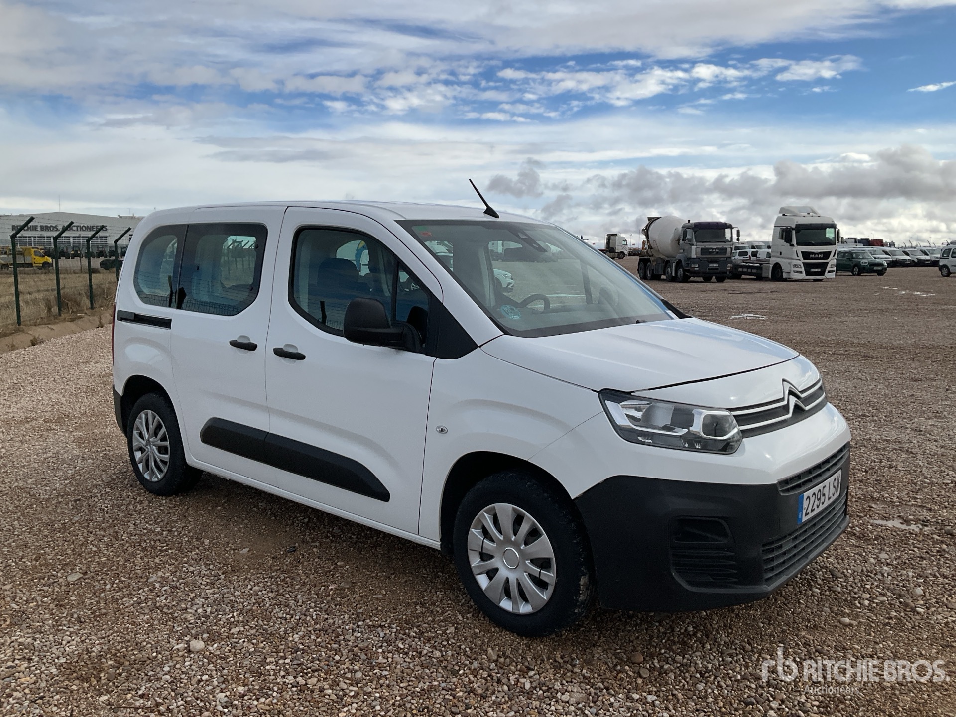 General Appearance with Foto, angolo anteriore destro