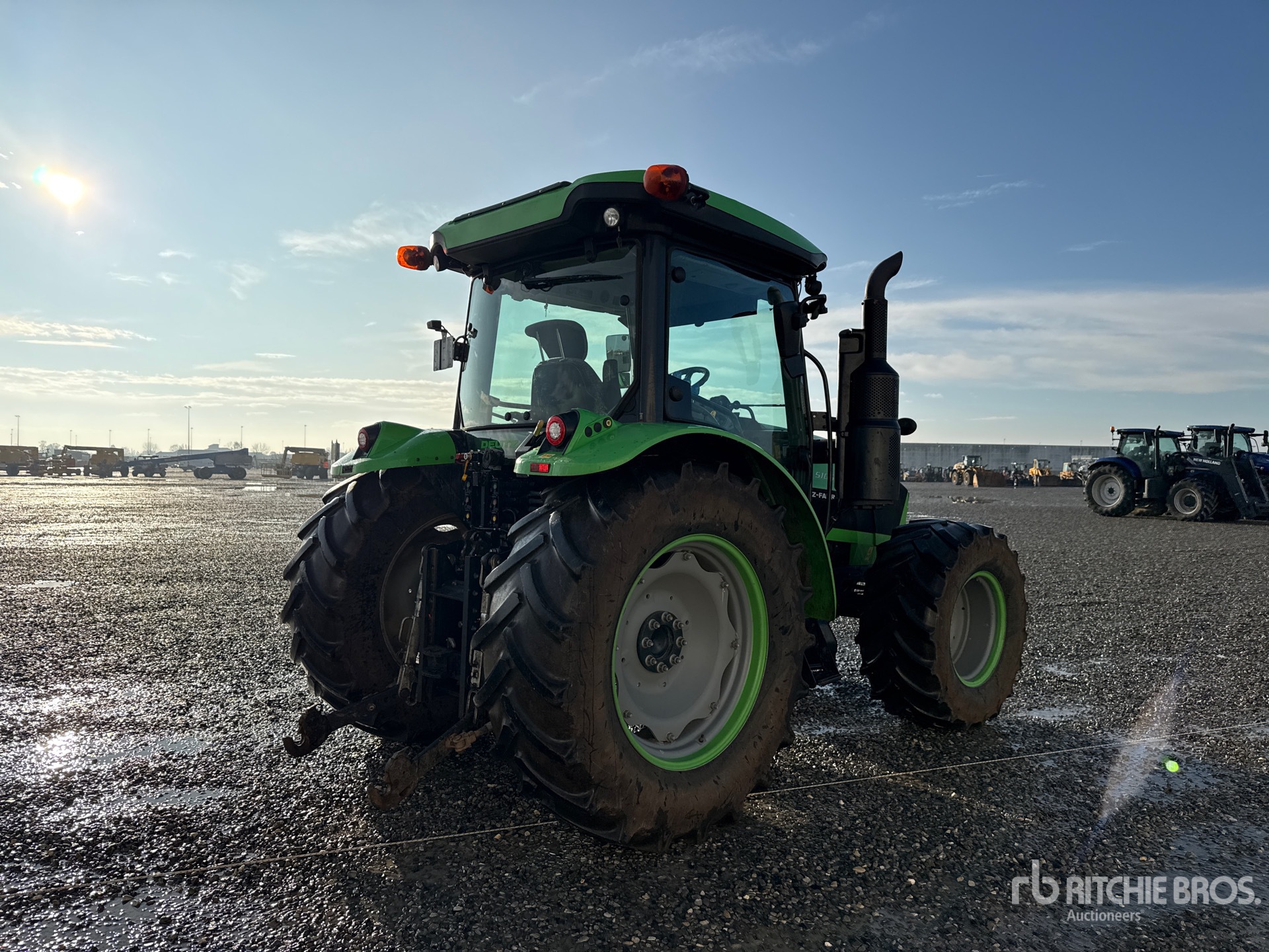 General Appearance with Foto, angolo anteriore sinistro