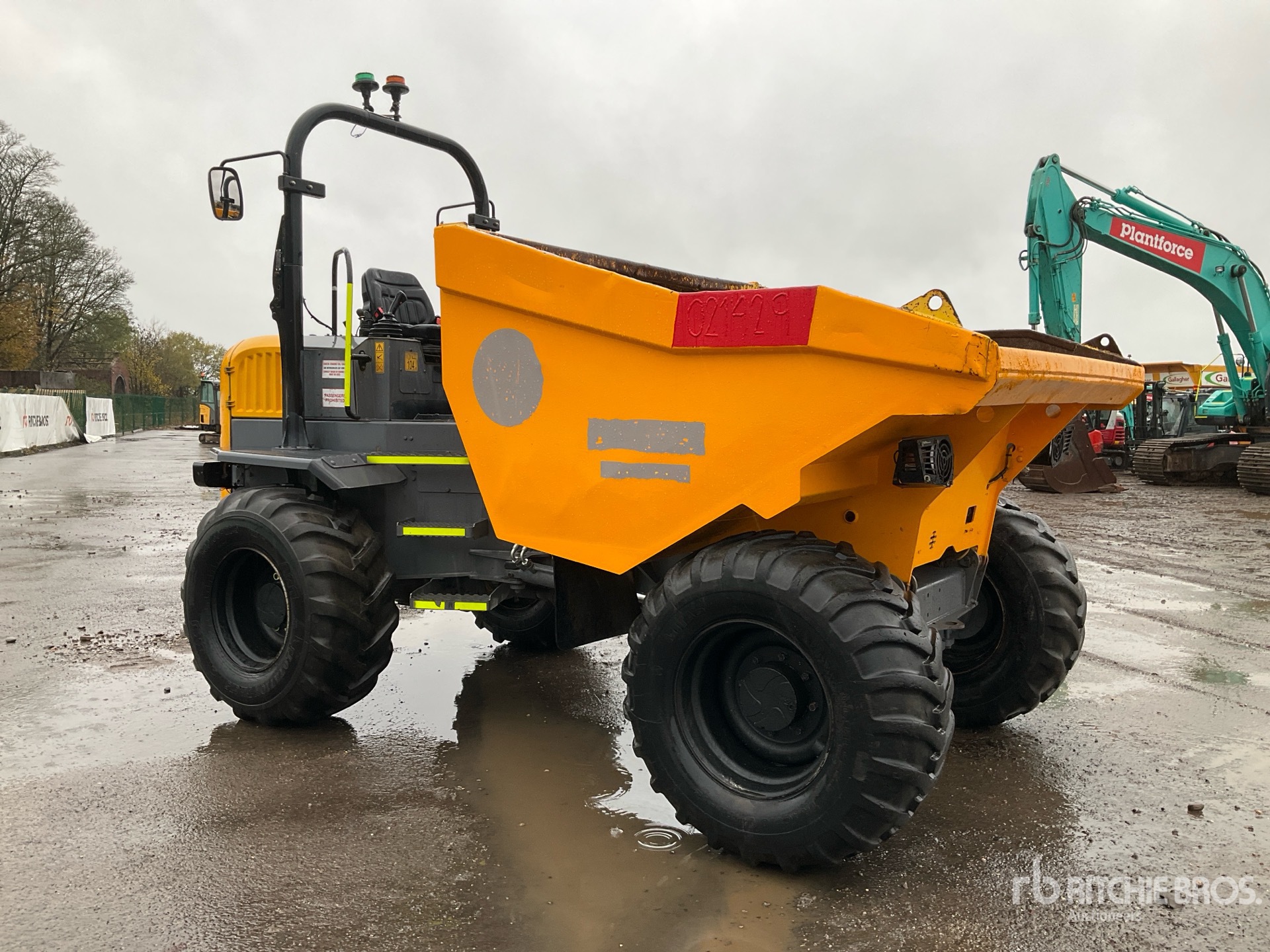 General Appearance with Bild, Ecke vorne rechts