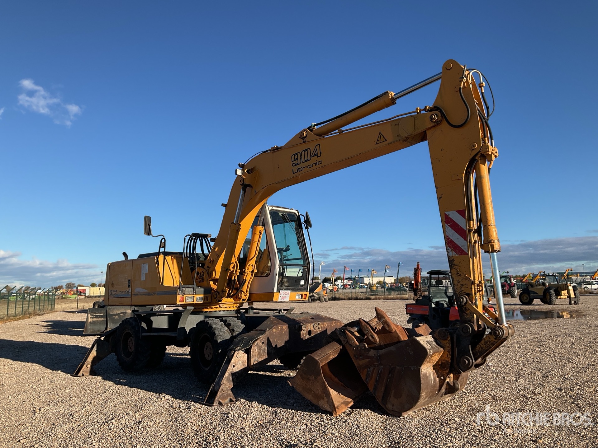 General Appearance with Picture, Right Front Corner