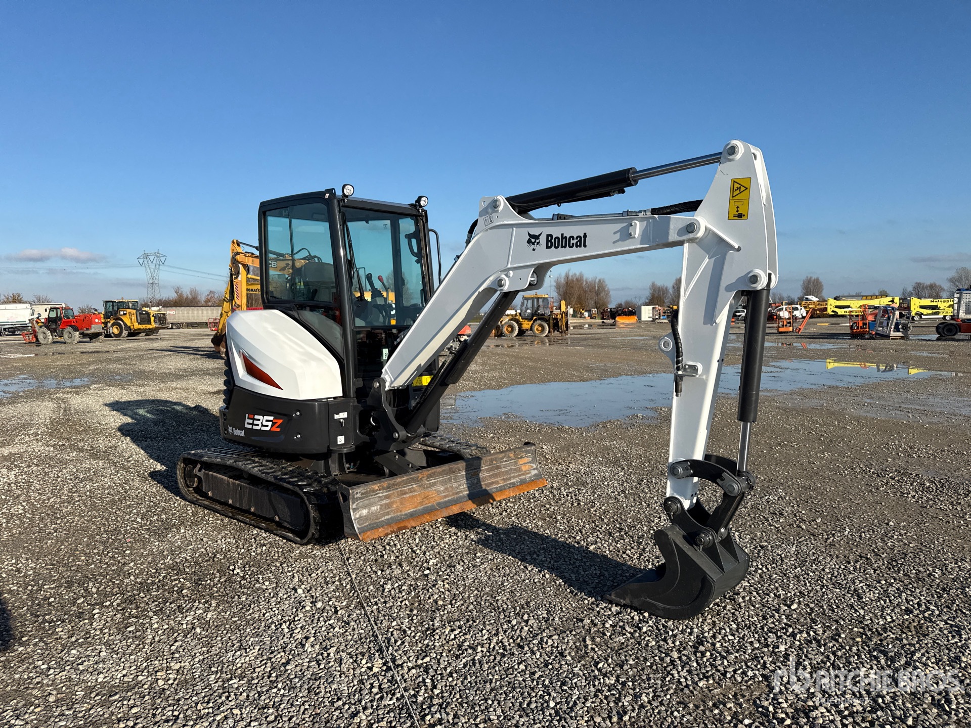 General Appearance with Bild, Ecke vorne rechts