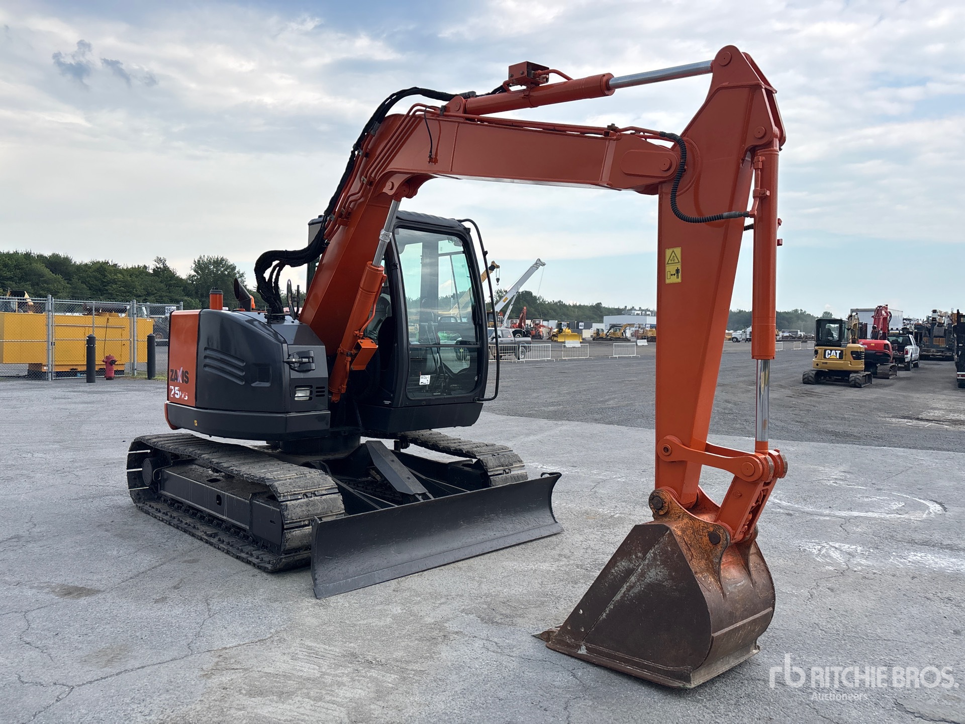 2016 Hitachi ZX75US-5B