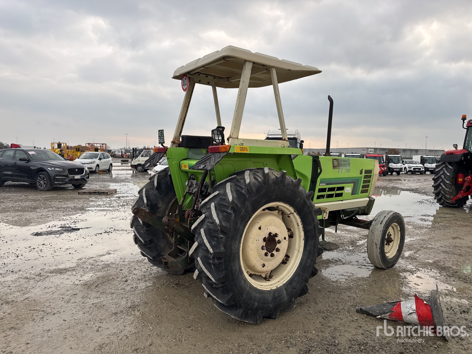 General Appearance with Foto, angolo anteriore sinistro