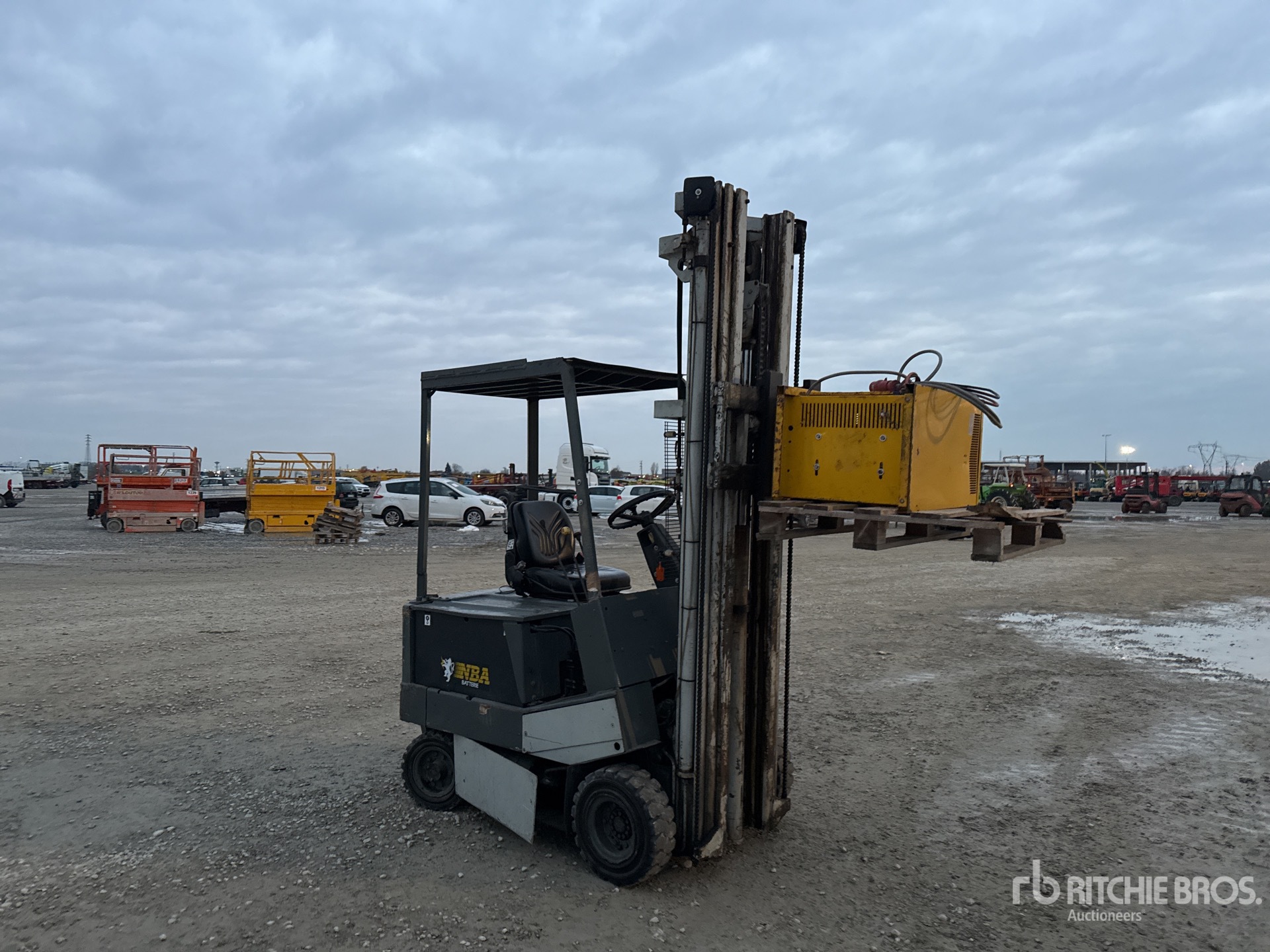 General Appearance with Foto, angolo anteriore destro