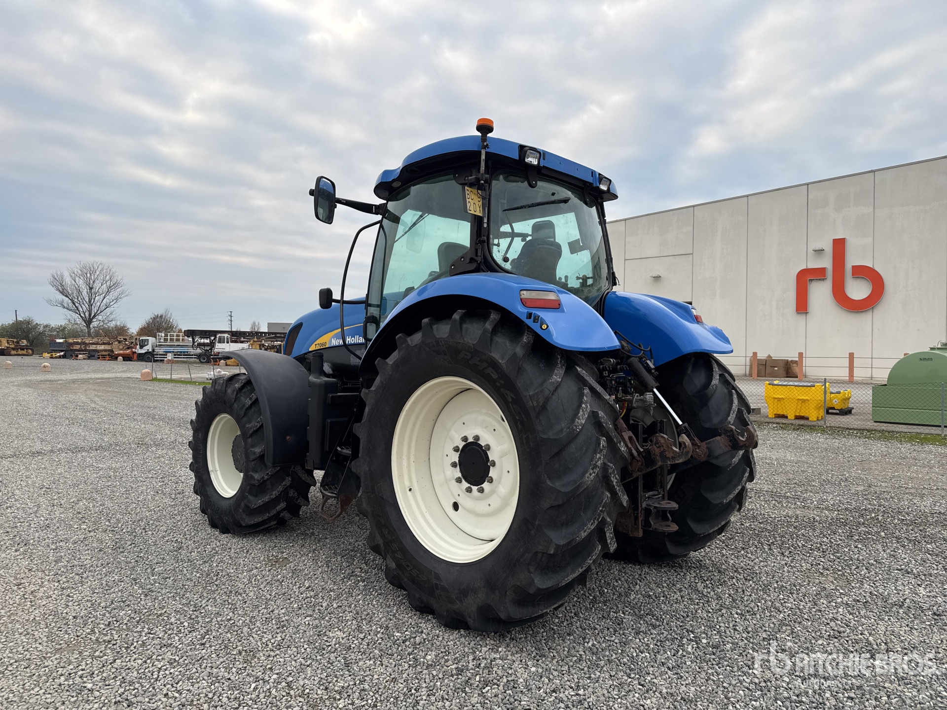 General Appearance with Foto, angolo posteriore sinistro