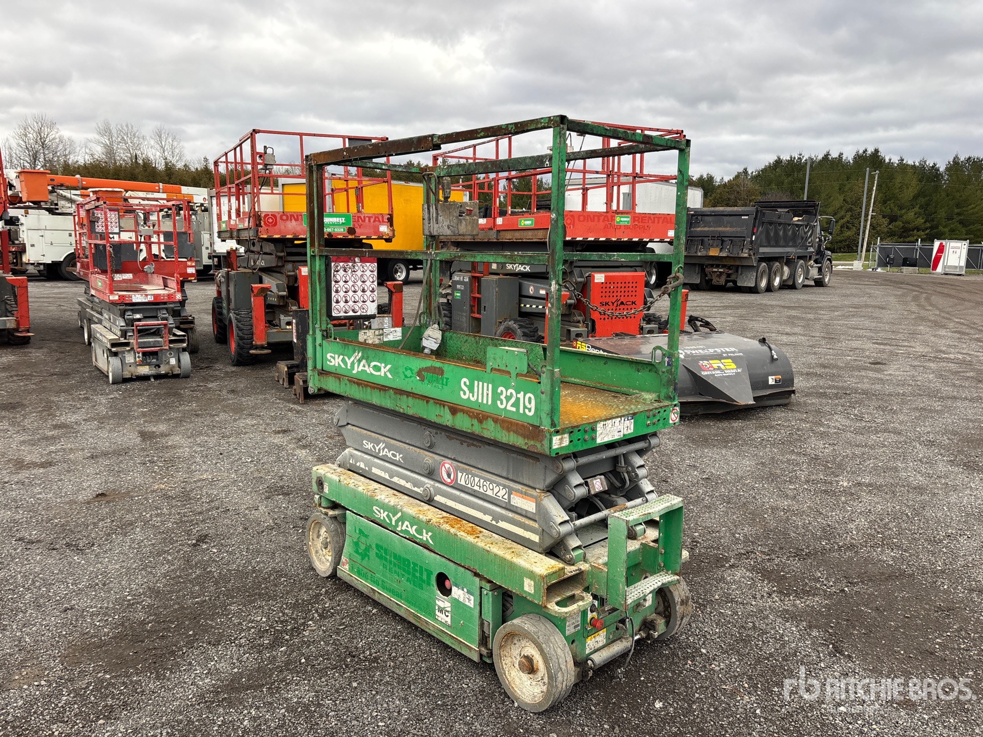 General Appearance with Picture, Right Front Corner