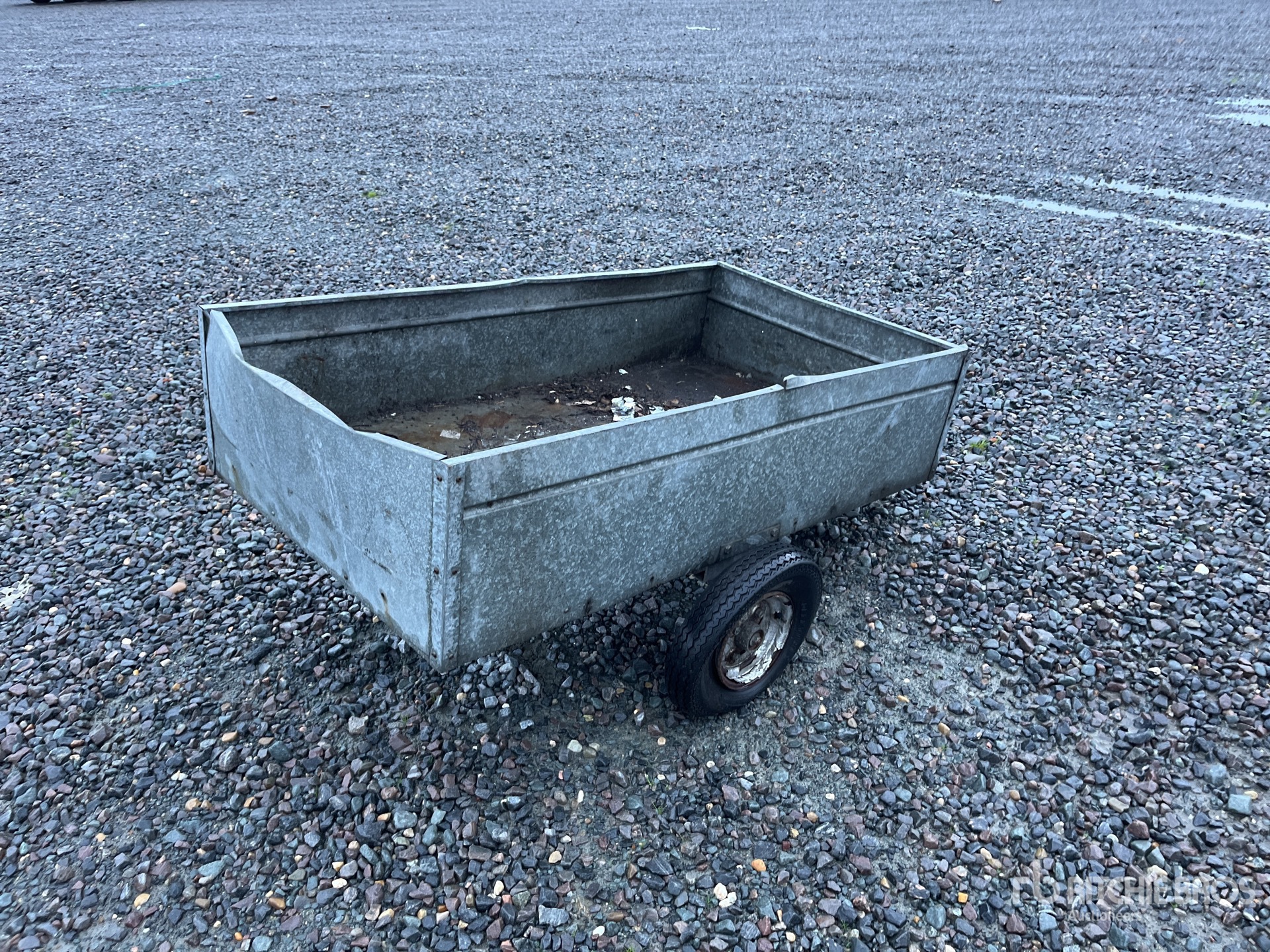 General Appearance with Image, coin arrière droit