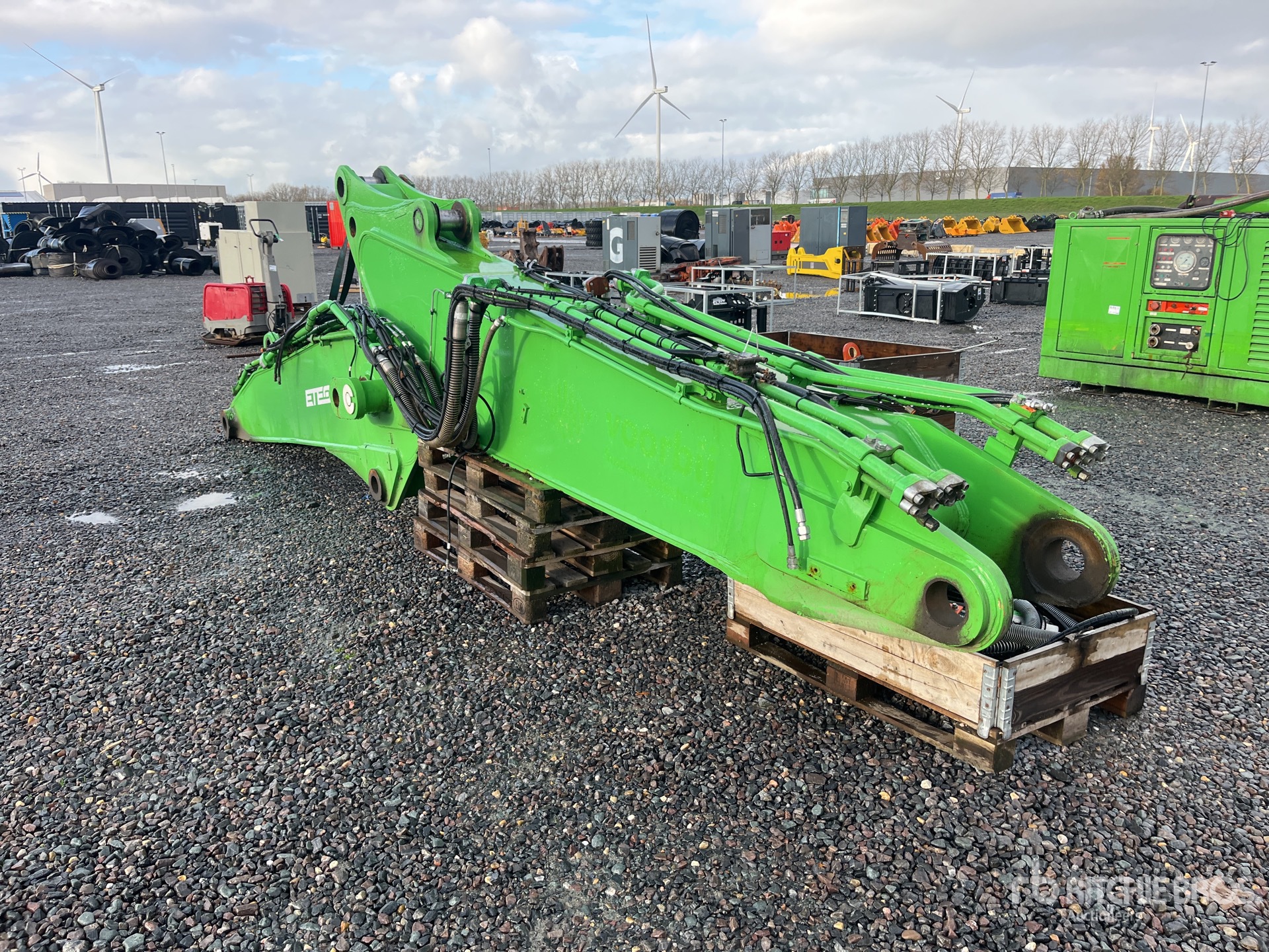 General Appearance with Picture, Right Front Corner