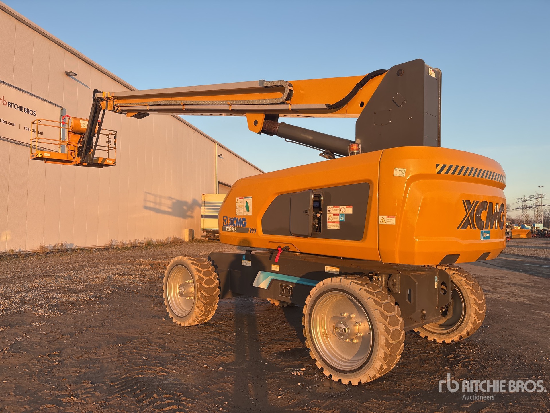 General Appearance with Picture, Right Front Corner