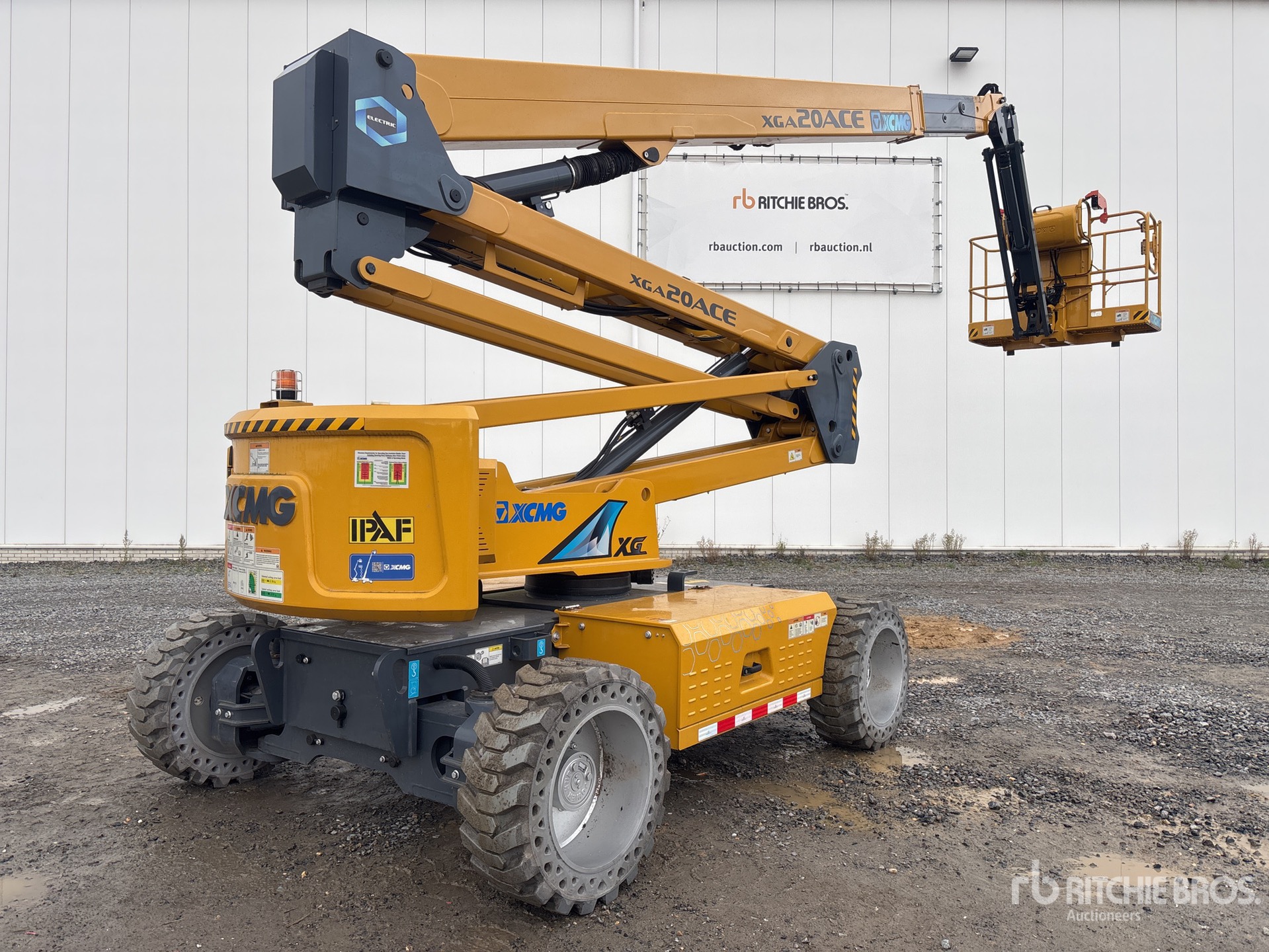 General Appearance with Picture, Left Front Corner