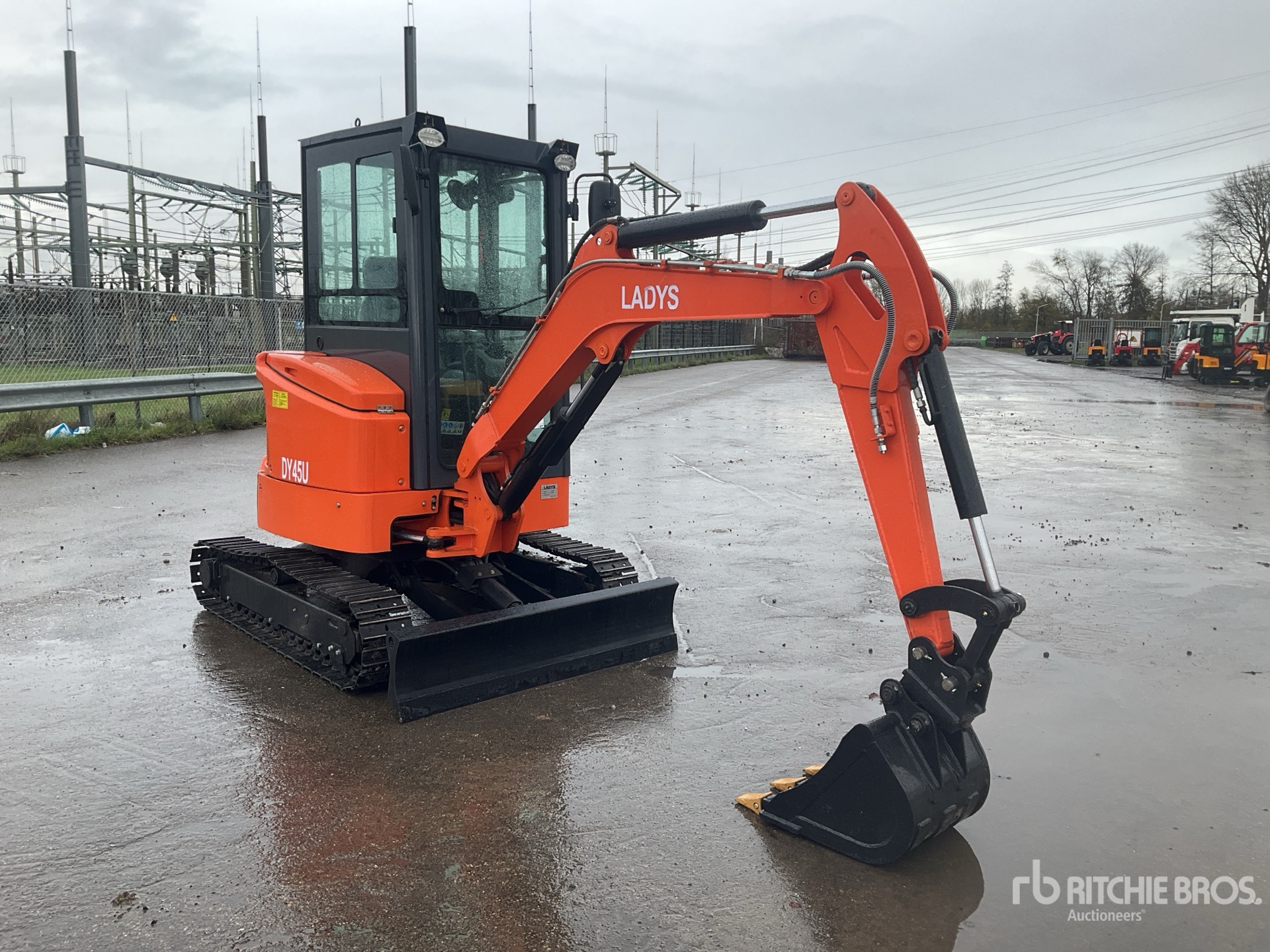 General Appearance with Picture, Right Front Corner