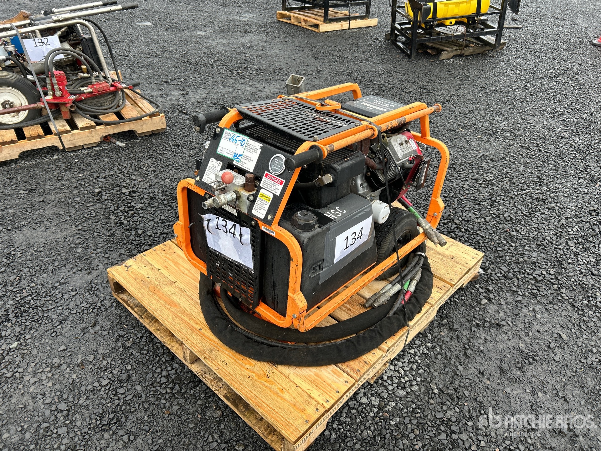 General Appearance with Bild, Ecke vorne links