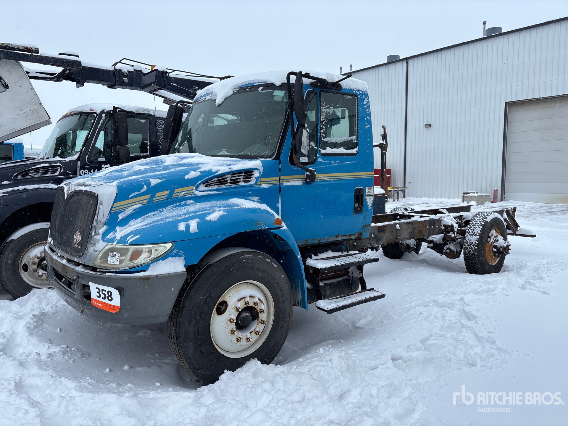 General Appearance with Picture, Left Front Corner