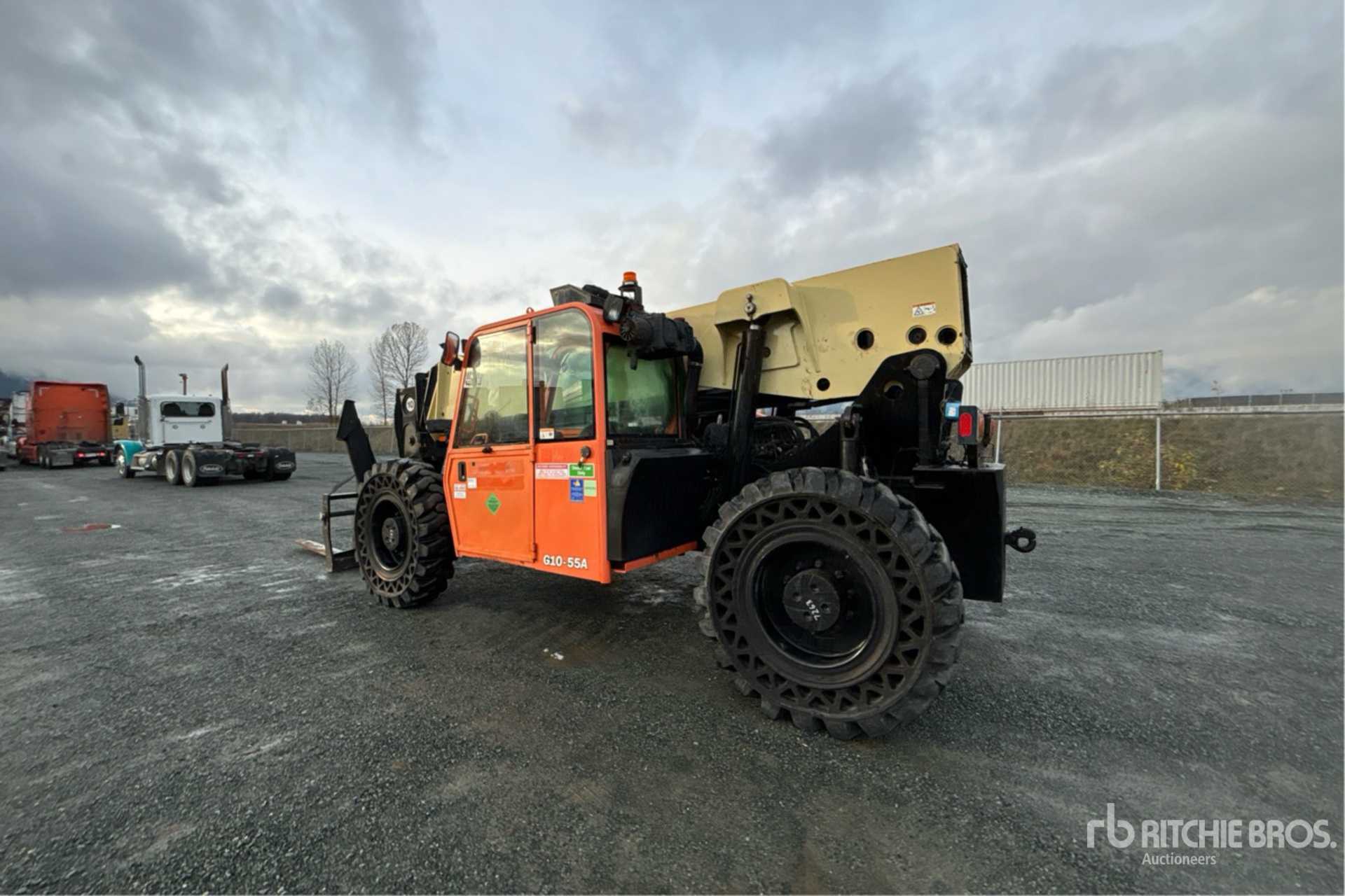 General Appearance with Foto, angolo posteriore sinistro