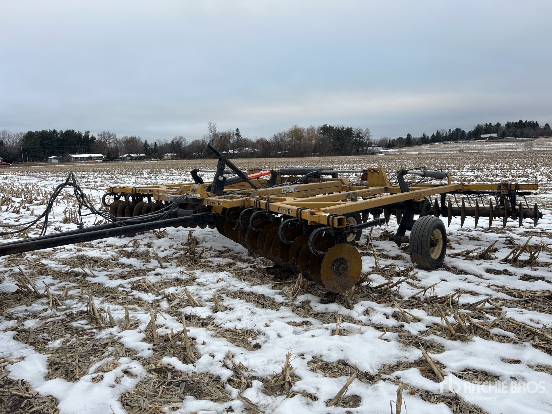 General Appearance with Foto, angolo anteriore sinistro