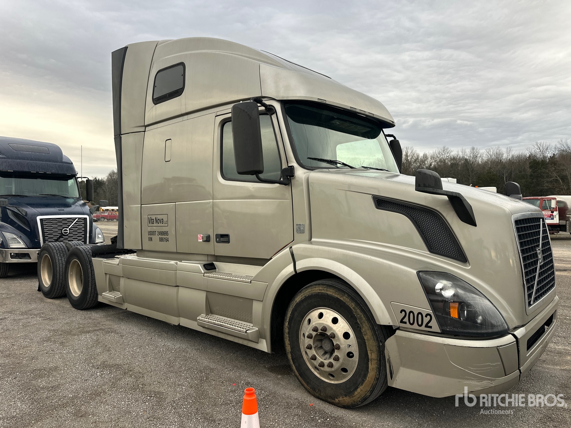 General Appearance with Picture, Right Front Corner