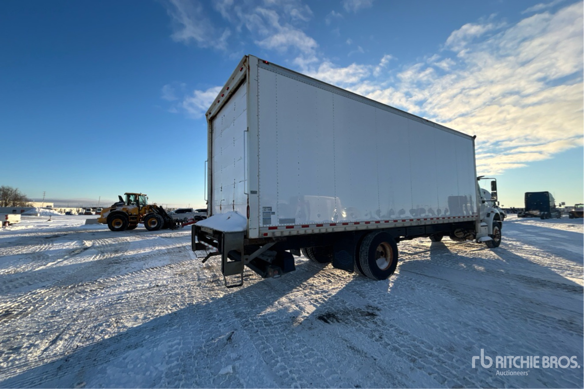 Aspect général with Image, coin arrière droit