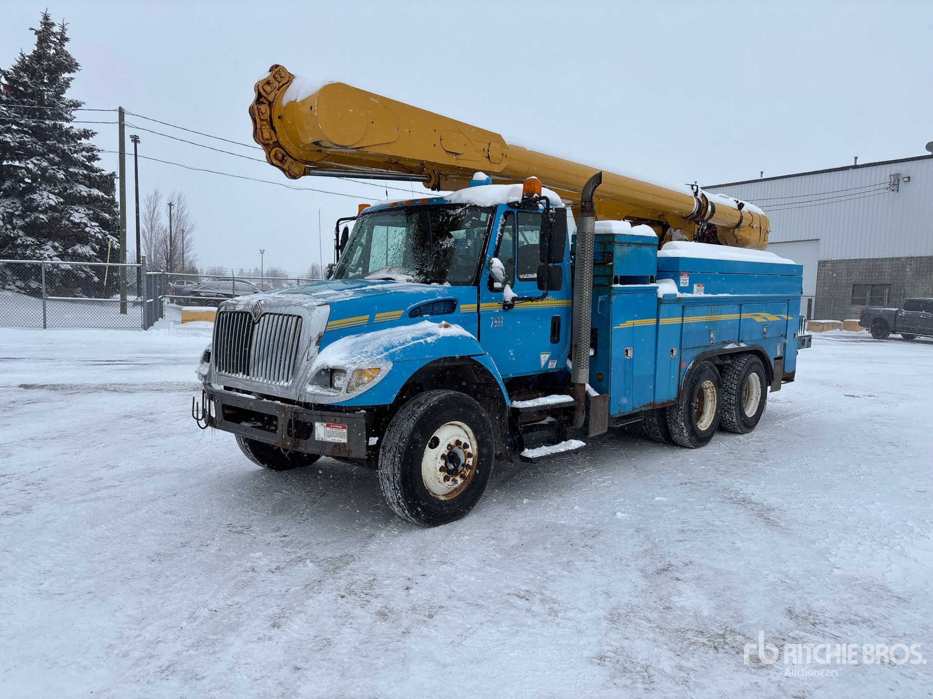 General Appearance with Picture, Left Front Corner