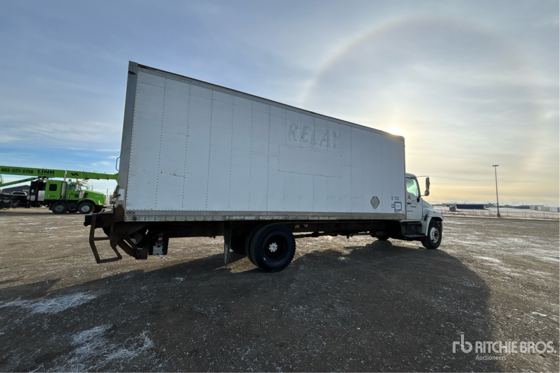 Aspect général with Image, coin arrière droit