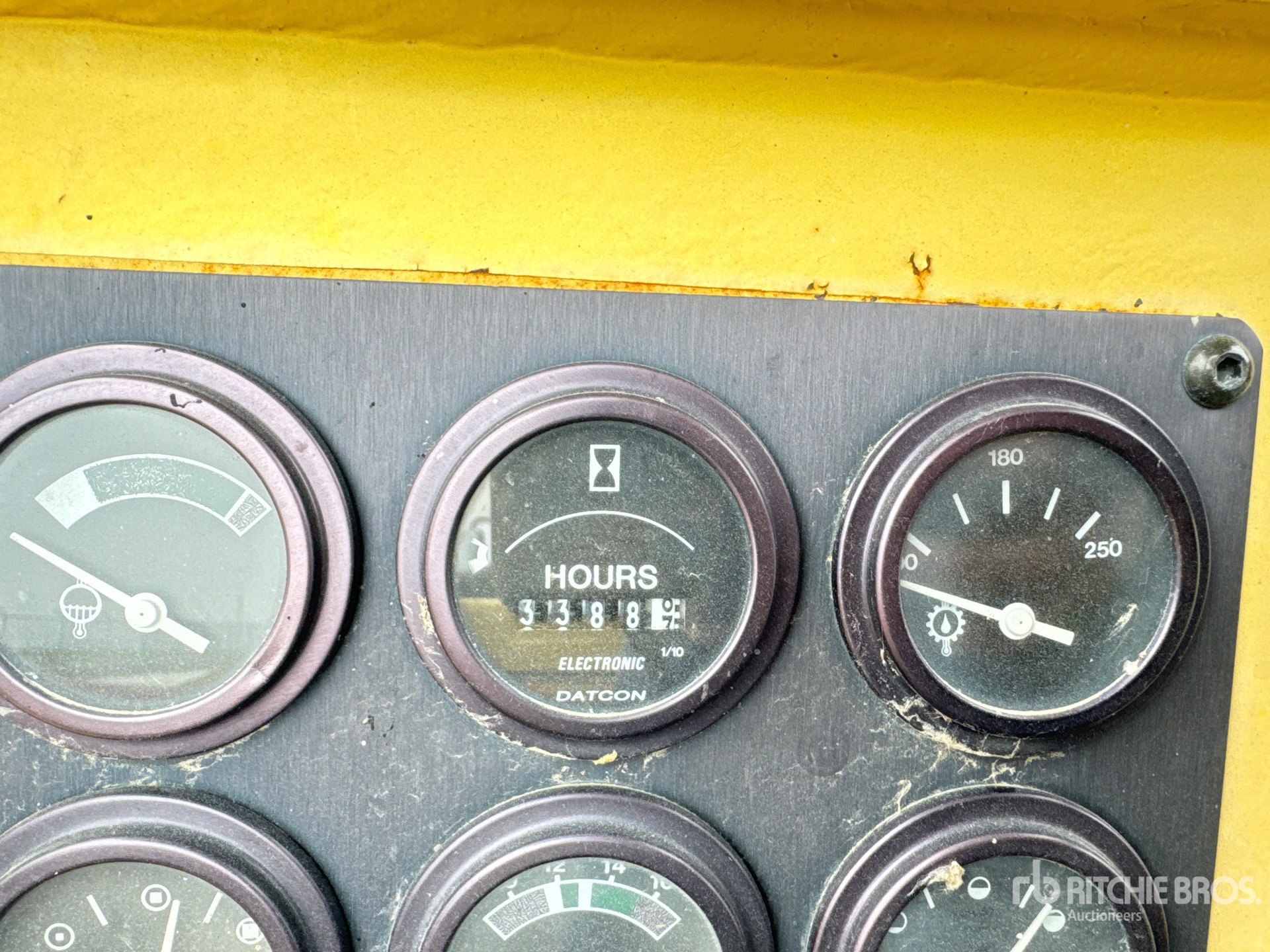 General Appearance with Hour Meter / Odometer